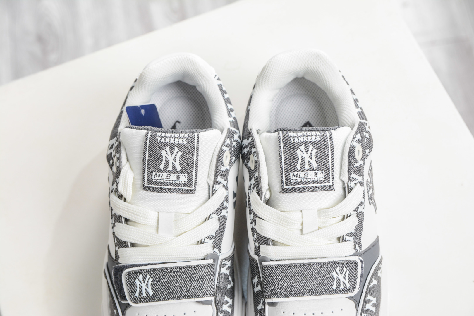 MLB CHUNKY LINER DENIM MONOGRAM BL 纽约洋基队 潮流时尚厚底运动鞋 3ASXM026N 50CGS-Top High Quatity Cheap Sneakers Fashion Clothing Clothes Bags handbags Shoes of all Brand wholesale With The best Quality And Beautiful Price from China Factory Chinese suppliers wholesaler seller MLB CHUNKY LINER DENIM MONOGRAM BL 纽约洋基队 潮流时尚厚底运动鞋 3ASXM026N 50CGS