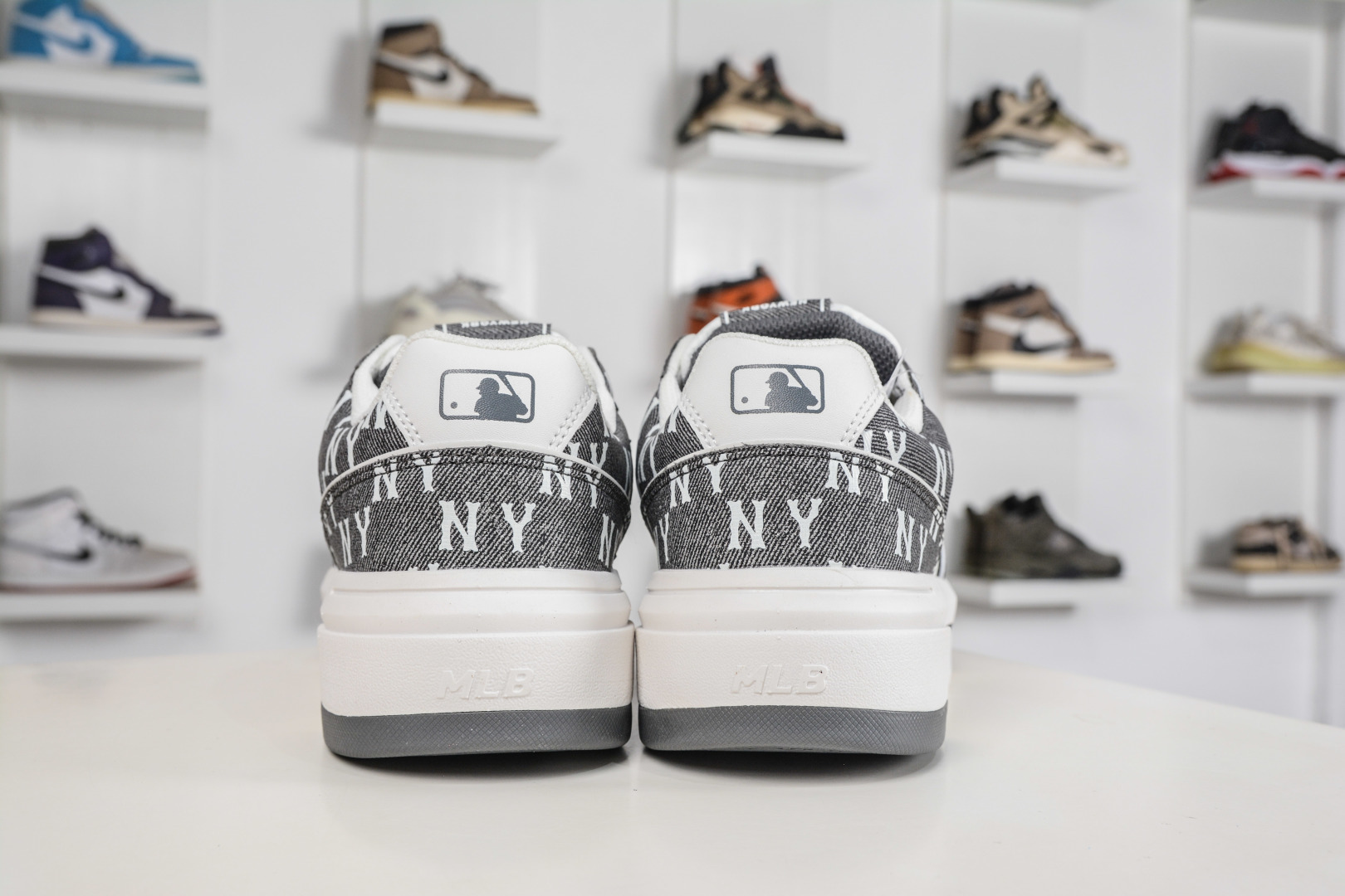 MLB CHUNKY LINER DENIM MONOGRAM BL 纽约洋基队 潮流时尚厚底运动鞋 3ASXM026N 50CGS-Top High Quatity Cheap Sneakers Fashion Clothing Clothes Bags handbags Shoes of all Brand wholesale With The best Quality And Beautiful Price from China Factory Chinese suppliers wholesaler seller MLB CHUNKY LINER DENIM MONOGRAM BL 纽约洋基队 潮流时尚厚底运动鞋 3ASXM026N 50CGS