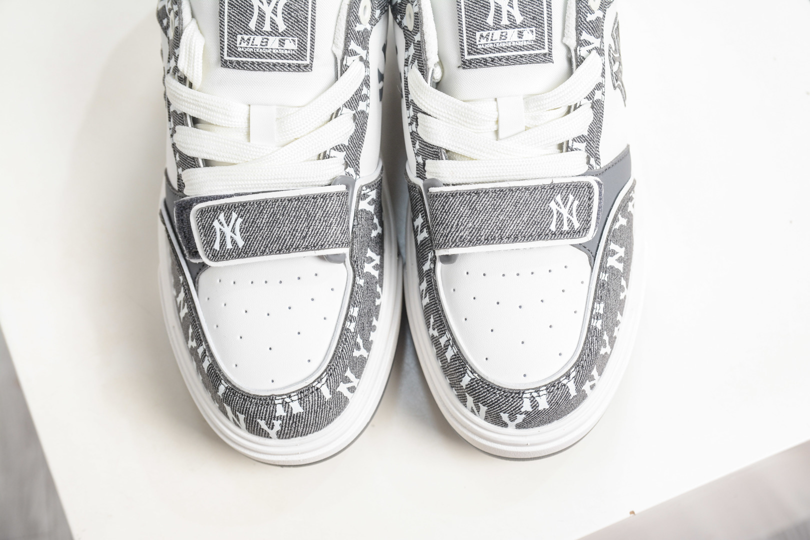 MLB CHUNKY LINER DENIM MONOGRAM BL 纽约洋基队 潮流时尚厚底运动鞋 3ASXM026N 50CGS-Top High Quatity Cheap Sneakers Fashion Clothing Clothes Bags handbags Shoes of all Brand wholesale With The best Quality And Beautiful Price from China Factory Chinese suppliers wholesaler seller MLB CHUNKY LINER DENIM MONOGRAM BL 纽约洋基队 潮流时尚厚底运动鞋 3ASXM026N 50CGS