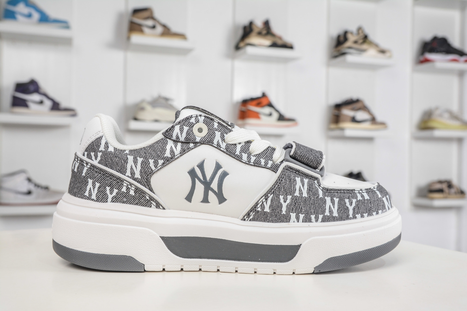 MLB CHUNKY LINER DENIM MONOGRAM BL 纽约洋基队 潮流时尚厚底运动鞋 3ASXM026N 50CGS-Top High Quatity Cheap Sneakers Fashion Clothing Clothes Bags handbags Shoes of all Brand wholesale With The best Quality And Beautiful Price from China Factory Chinese suppliers wholesaler seller MLB CHUNKY LINER DENIM MONOGRAM BL 纽约洋基队 潮流时尚厚底运动鞋 3ASXM026N 50CGS