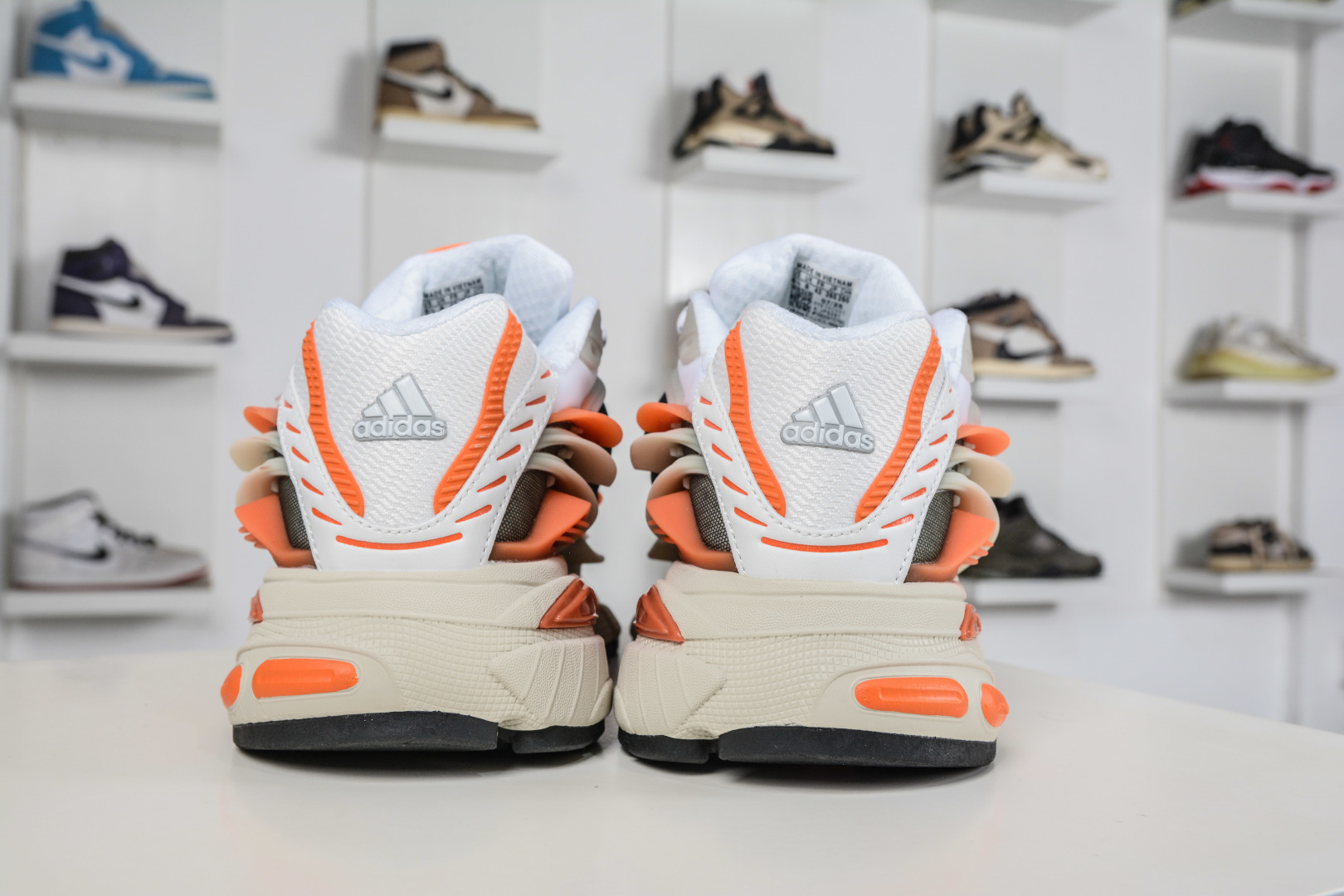 Pharrell Williams x Adidas Virgina AdiJellyfish 阿迪之星水母系列系列低帮老爹风复古透气缓震休闲运动慢跑鞋 JP9261 Pharrell Williams x Adidas Virgina AdiJellyfish 阿迪之星水母系列系列低帮老爹风复古透气缓震休闲运动慢跑鞋 JP9261