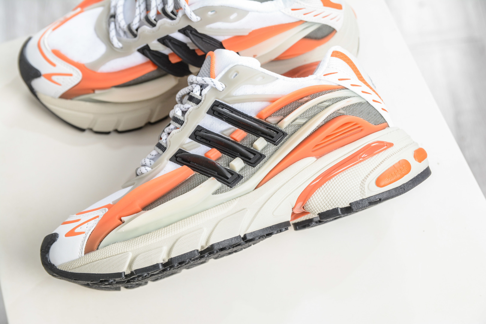 Pharrell Williams x Adidas Virgina AdiJellyfish 阿迪之星水母系列系列低帮老爹风复古透气缓震休闲运动慢跑鞋 JP9261 Pharrell Williams x Adidas Virgina AdiJellyfish 阿迪之星水母系列系列低帮老爹风复古透气缓震休闲运动慢跑鞋 JP9261