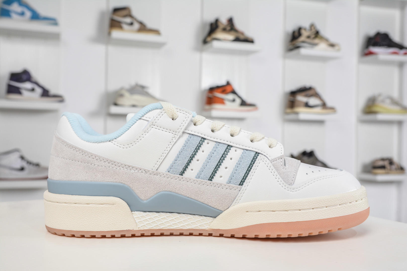 adidas Originals Forum 低帮百搭潮流休闲运动板鞋 IG3946 adidas Originals Forum 低帮百搭潮流休闲运动板鞋 IG3946