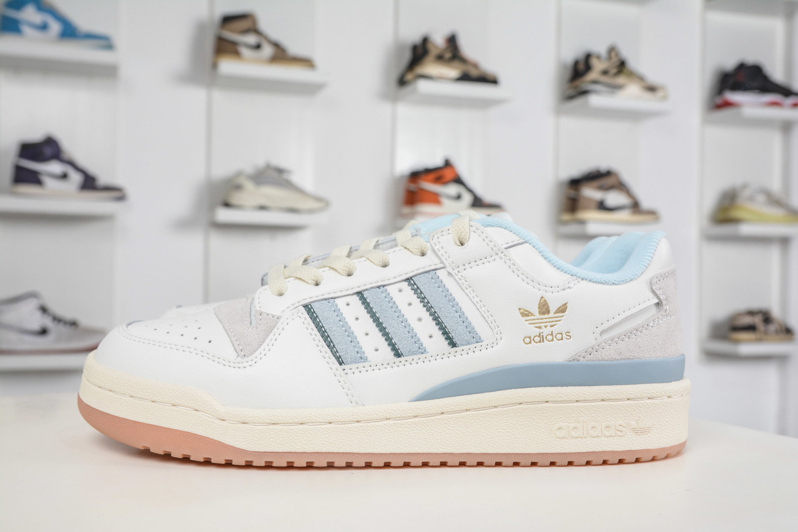 adidas Originals Forum 低帮百搭潮流休闲运动板鞋 IG3946 adidas Originals Forum 低帮百搭潮流休闲运动板鞋 IG3946