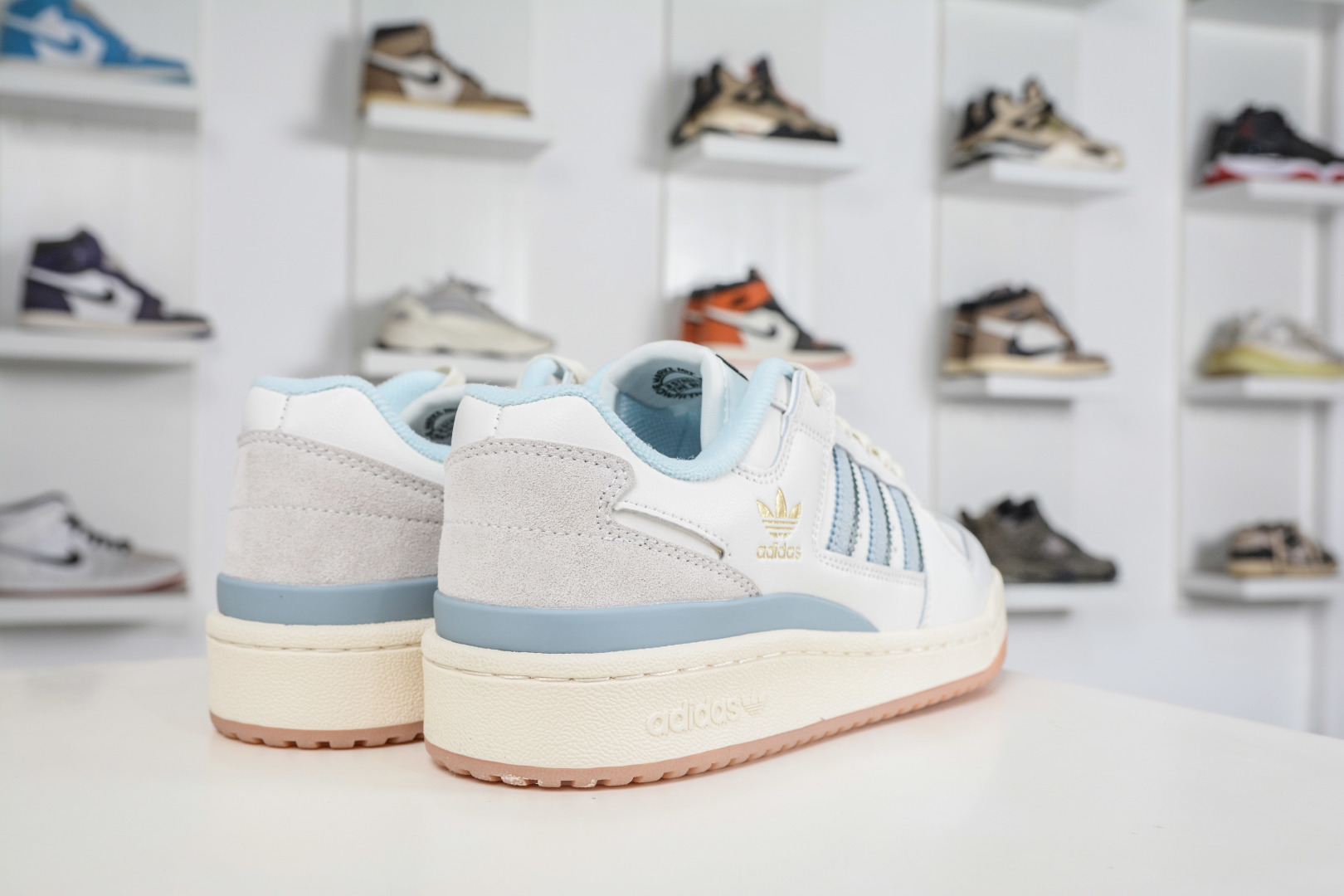 adidas Originals Forum 低帮百搭潮流休闲运动板鞋 IG3946 adidas Originals Forum 低帮百搭潮流休闲运动板鞋 IG3946