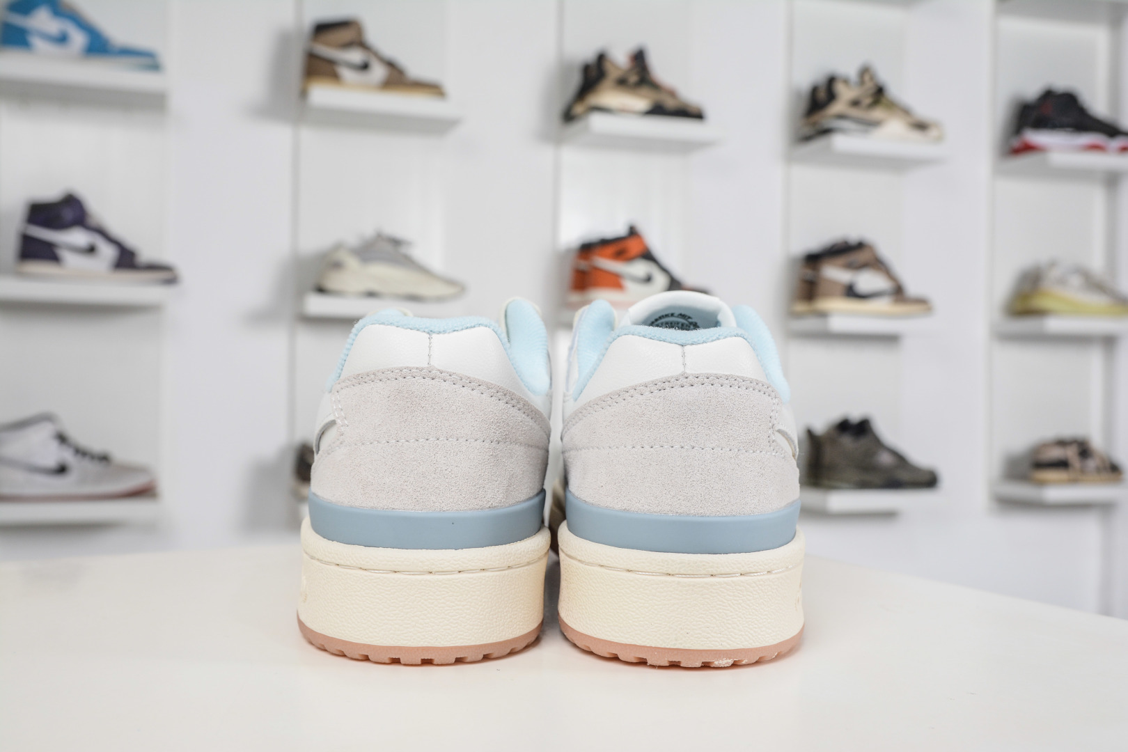 adidas Originals Forum 低帮百搭潮流休闲运动板鞋 IG3946 adidas Originals Forum 低帮百搭潮流休闲运动板鞋 IG3946