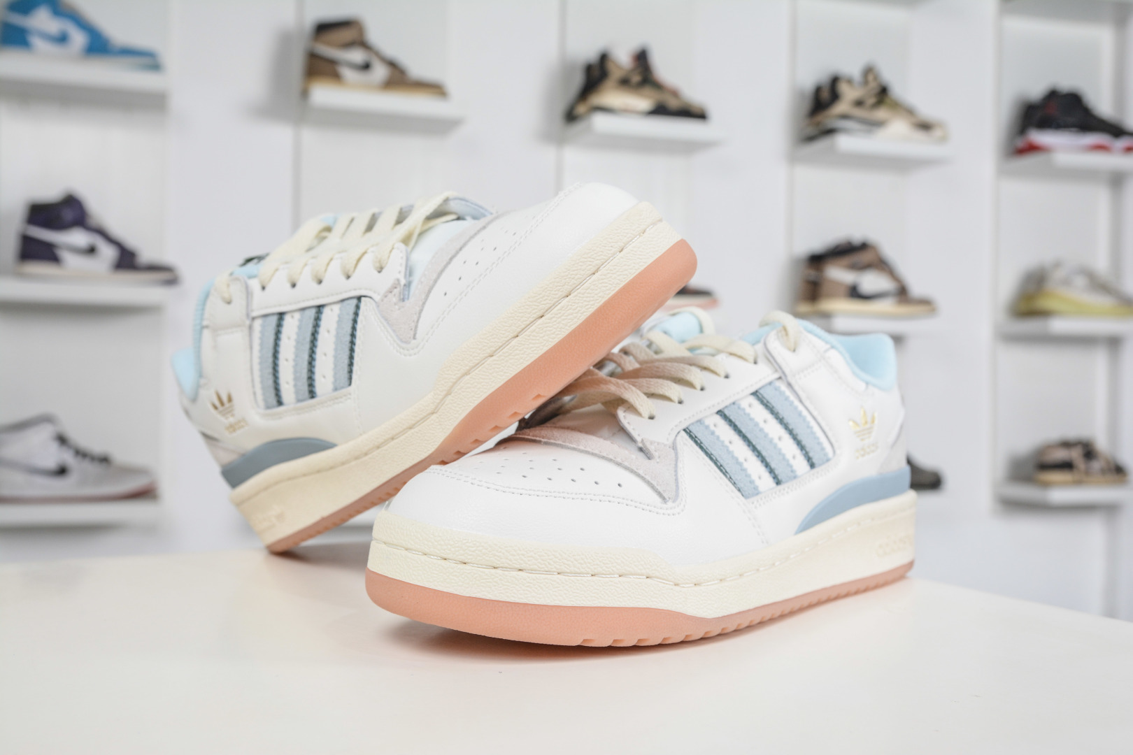 adidas Originals Forum 低帮百搭潮流休闲运动板鞋 IG3946 adidas Originals Forum 低帮百搭潮流休闲运动板鞋 IG3946