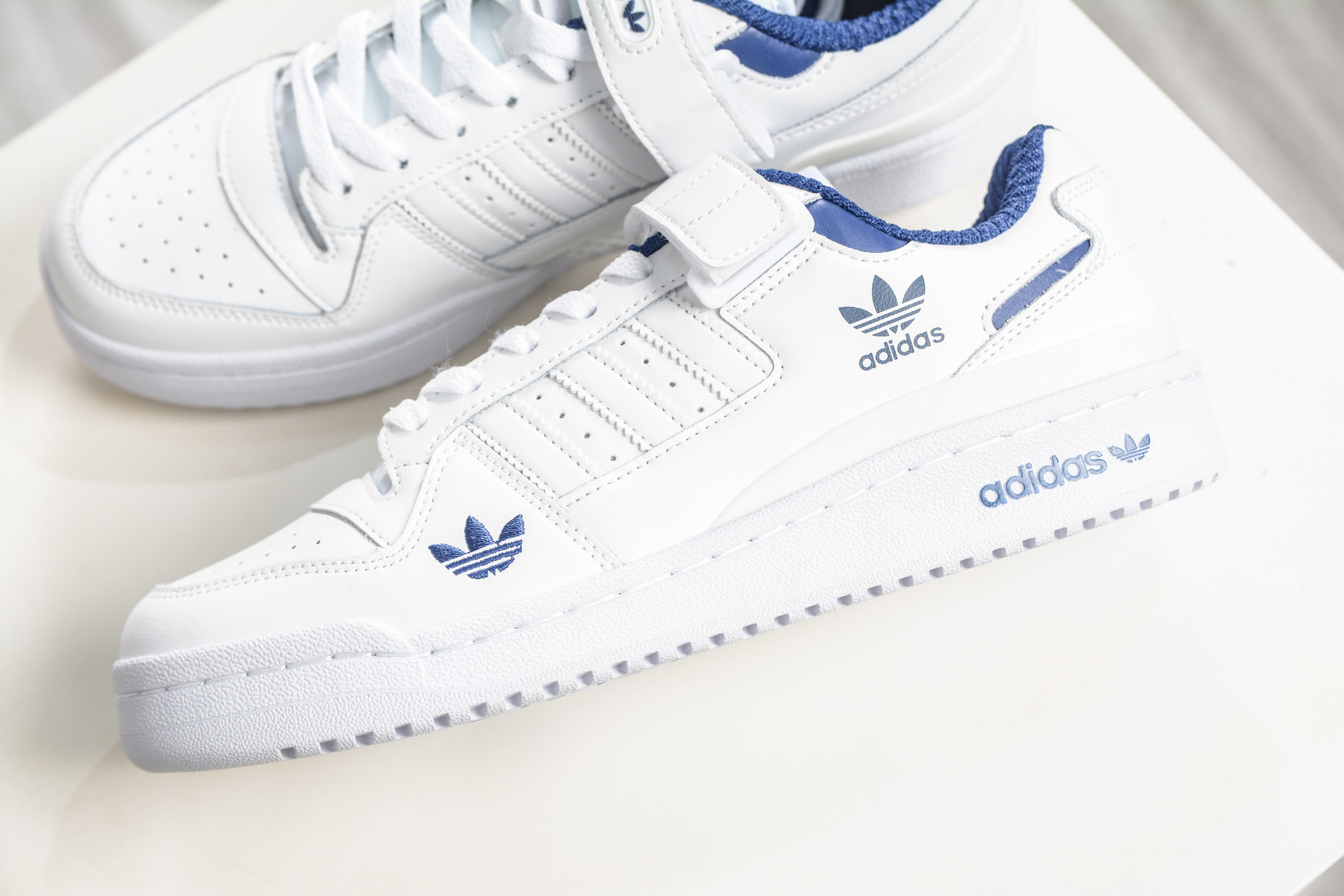 adidas Originals Forum 低帮百搭潮流休闲运动板鞋 FZ6296 adidas Originals Forum 低帮百搭潮流休闲运动板鞋 FZ6296
