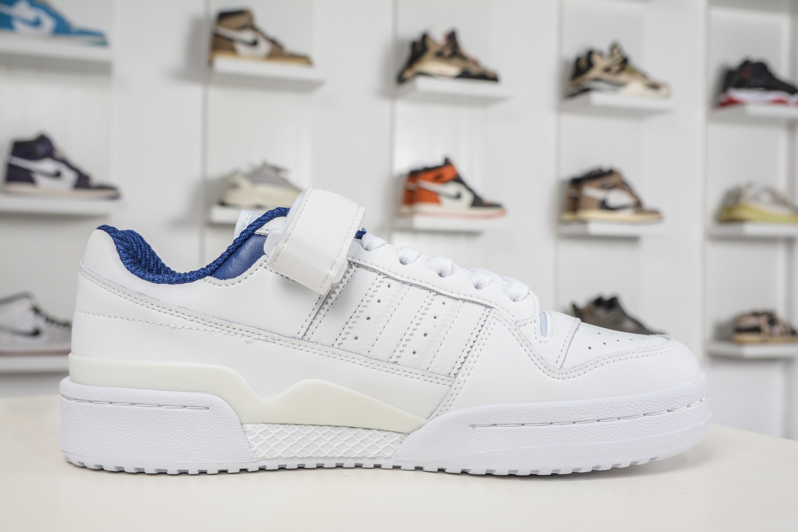 adidas Originals Forum 低帮百搭潮流休闲运动板鞋 FZ6296 adidas Originals Forum 低帮百搭潮流休闲运动板鞋 FZ6296