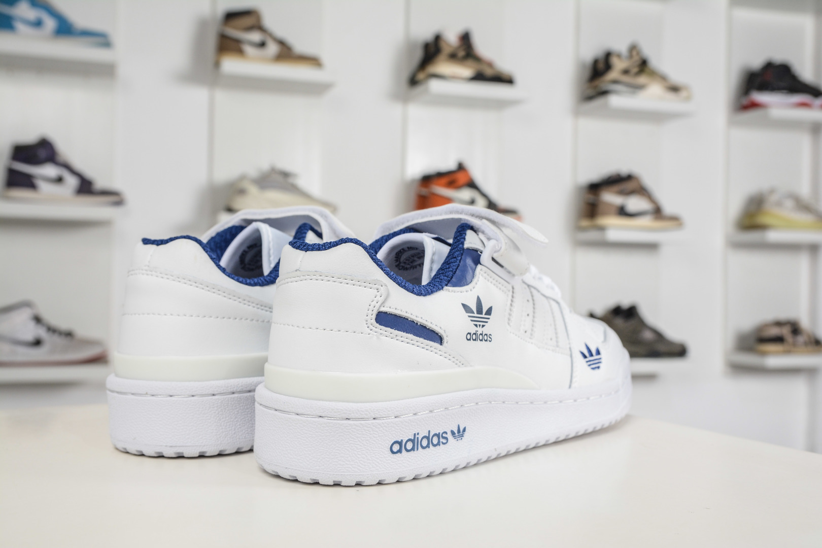 adidas Originals Forum 低帮百搭潮流休闲运动板鞋 FZ6296 adidas Originals Forum 低帮百搭潮流休闲运动板鞋 FZ6296