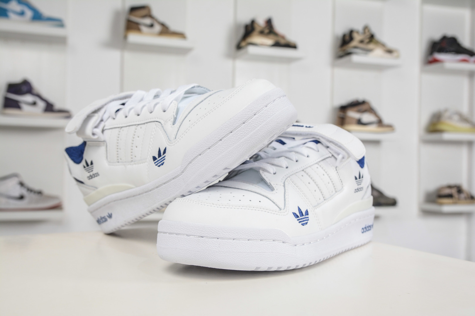 adidas Originals Forum 低帮百搭潮流休闲运动板鞋 FZ6296 adidas Originals Forum 低帮百搭潮流休闲运动板鞋 FZ6296