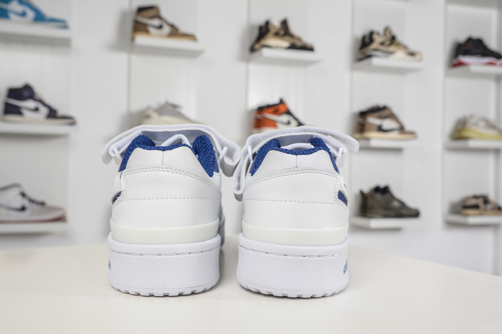 adidas Originals Forum 低帮百搭潮流休闲运动板鞋 FZ6296 adidas Originals Forum 低帮百搭潮流休闲运动板鞋 FZ6296