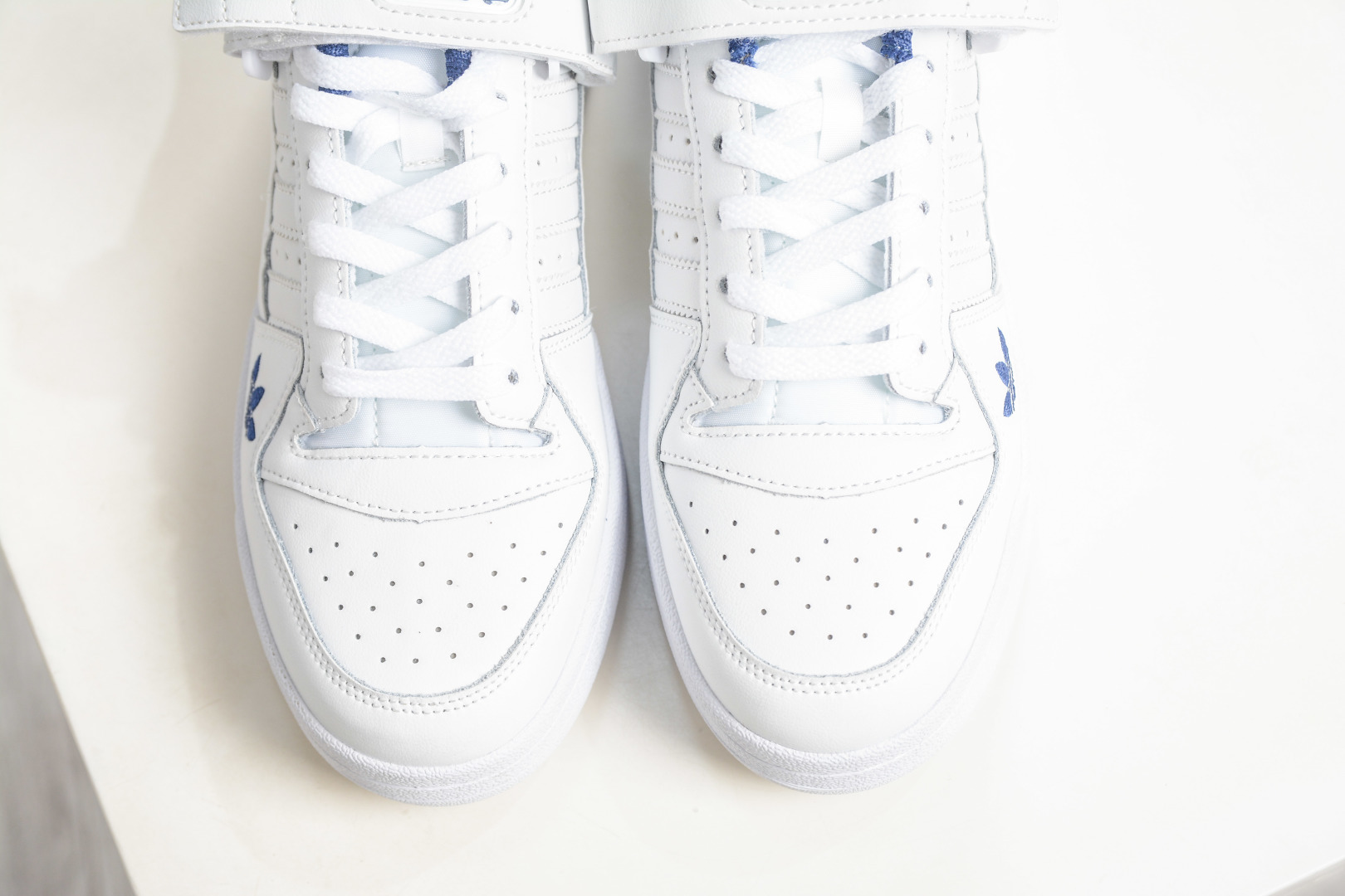 adidas Originals Forum 低帮百搭潮流休闲运动板鞋 FZ6296 adidas Originals Forum 低帮百搭潮流休闲运动板鞋 FZ6296