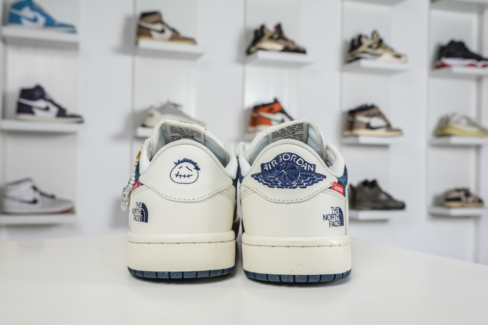 270 The North Face x Supreme x Travis Scott x Air Jordan 1 Low乔丹1代低帮倒钩北面Sup马年限定联名-白深蓝 DM7866-125-Chinese UA Cheap High Quatity Brand Clothes Bags handbags Sneakers wholesale wholesaler seller from China Factory suppliers Fashion Clothing Shoes best Quality Beautiful Price 270 The North Face x Supreme x Travis Scott x Air Jordan 1 Low乔丹1代低帮倒钩北面Sup马年限定联名-白深蓝 DM7866-125