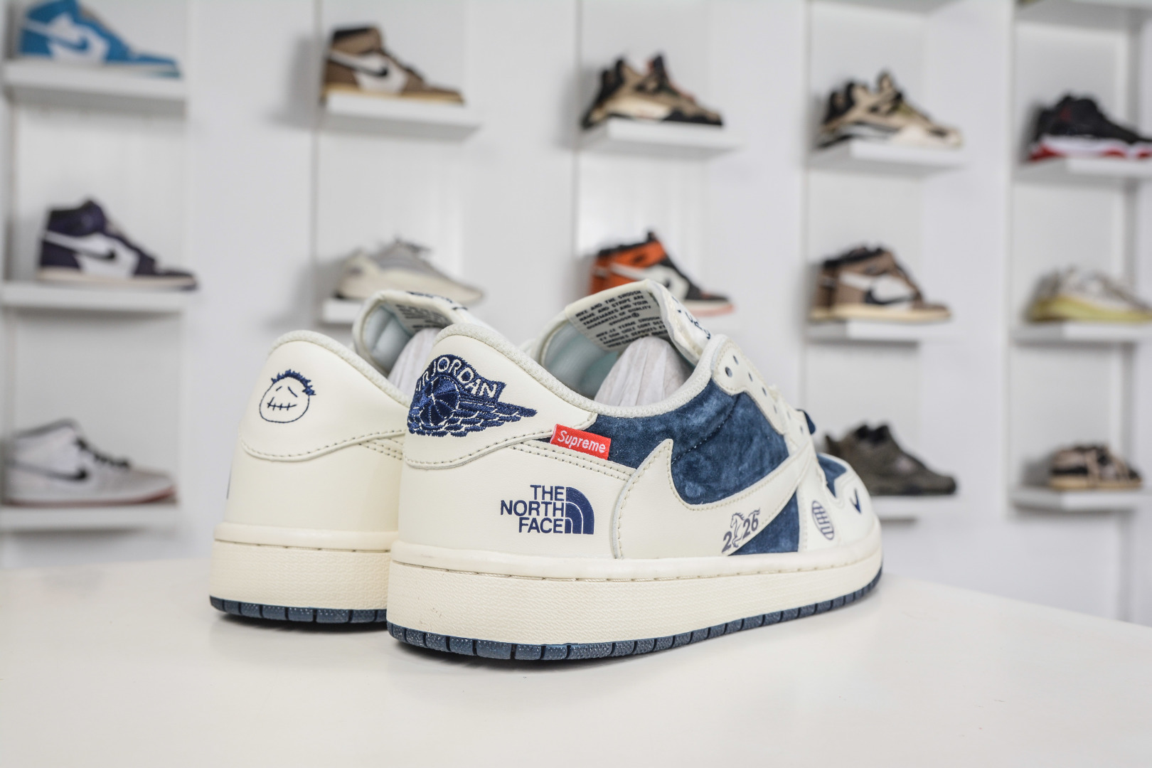 270 The North Face x Supreme x Travis Scott x Air Jordan 1 Low乔丹1代低帮倒钩北面Sup马年限定联名-白深蓝 DM7866-125-Chinese UA Cheap High Quatity Brand Clothes Bags handbags Sneakers wholesale wholesaler seller from China Factory suppliers Fashion Clothing Shoes best Quality Beautiful Price 270 The North Face x Supreme x Travis Scott x Air Jordan 1 Low乔丹1代低帮倒钩北面Sup马年限定联名-白深蓝 DM7866-125