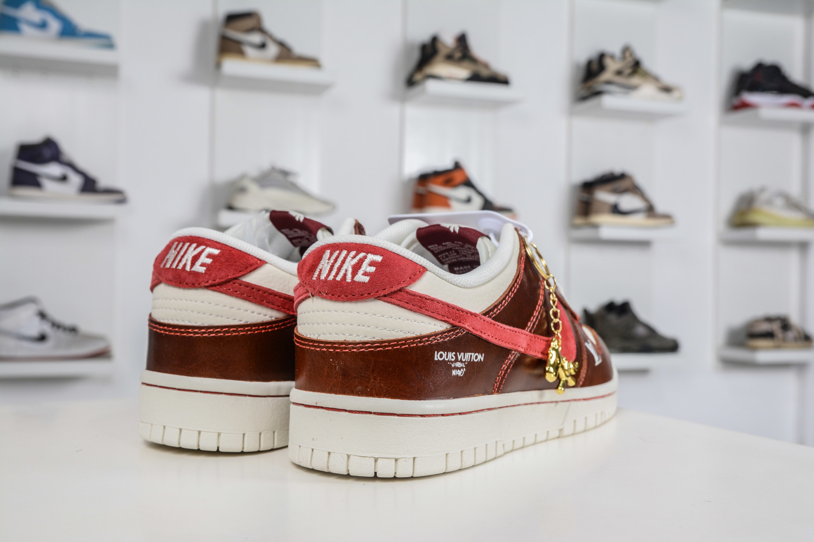 Nike SB Dunk Low x Louis Vuitton LV马年限定联名-酒红棕 DS6608-025 Nike SB Dunk Low x Louis Vuitton LV马年限定联名-酒红棕 DS6608-025
