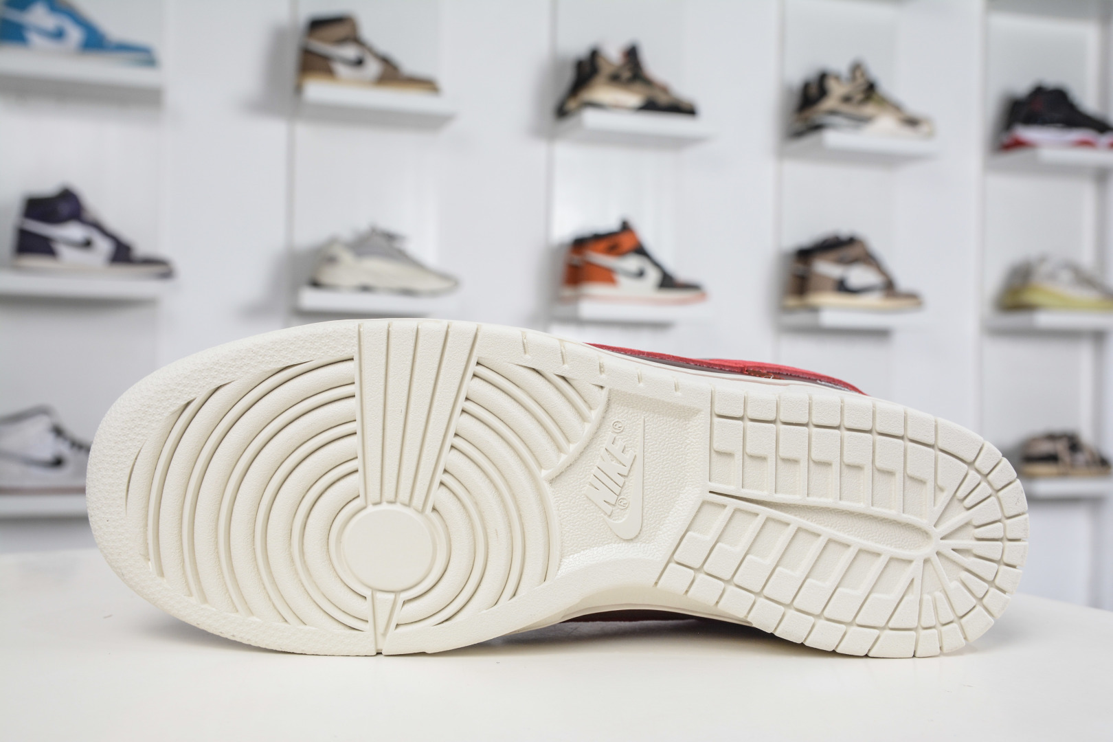 Nike SB Dunk Low x Louis Vuitton LV马年限定联名-酒红棕 DS6608-025 Nike SB Dunk Low x Louis Vuitton LV马年限定联名-酒红棕 DS6608-025