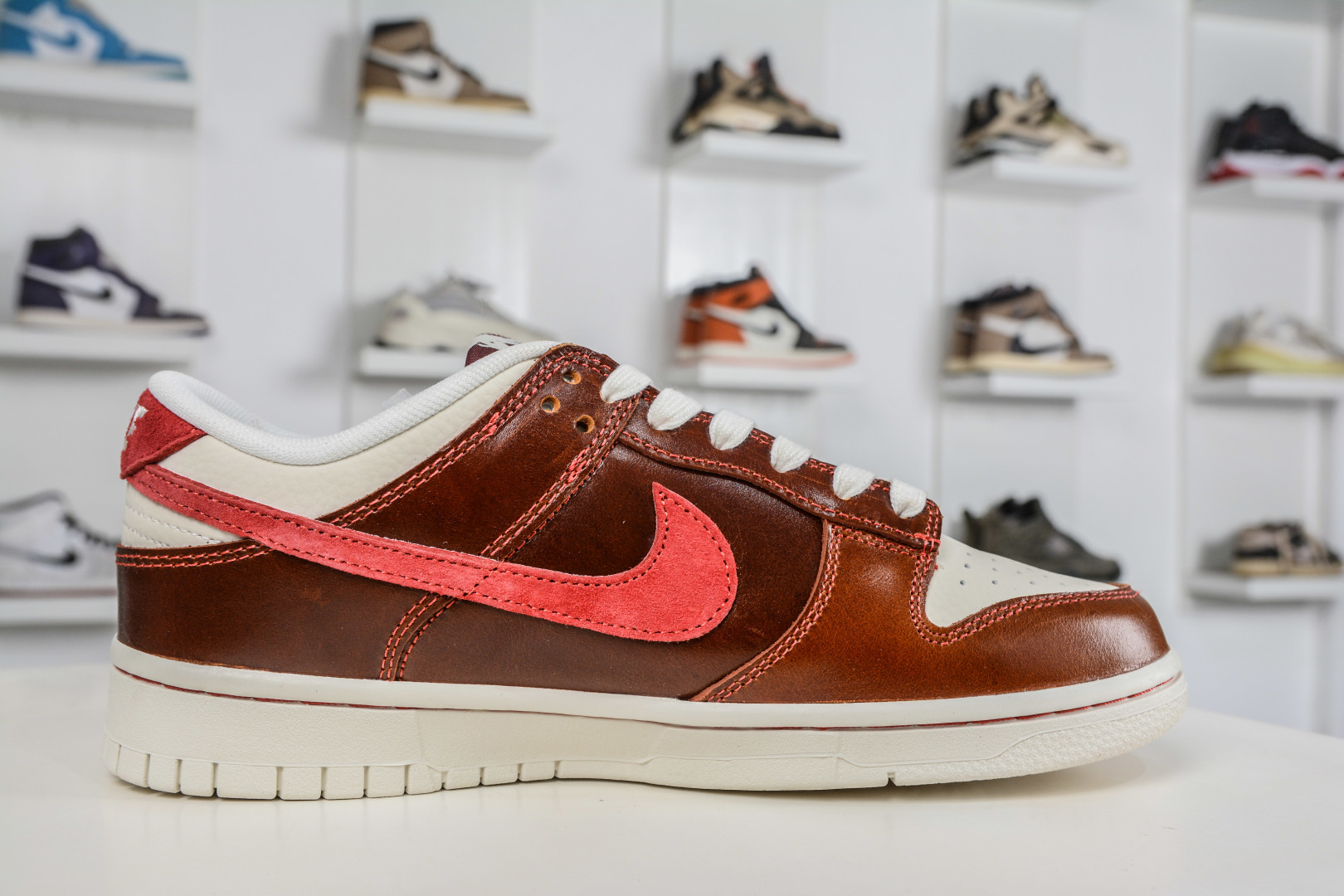 Nike SB Dunk Low x Louis Vuitton LV马年限定联名-酒红棕 DS6608-025 Nike SB Dunk Low x Louis Vuitton LV马年限定联名-酒红棕 DS6608-025