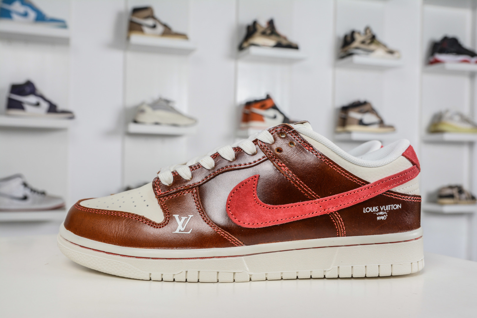 Nike SB Dunk Low x Louis Vuitton LV马年限定联名-酒红棕 DS6608-025 Nike SB Dunk Low x Louis Vuitton LV马年限定联名-酒红棕 DS6608-025