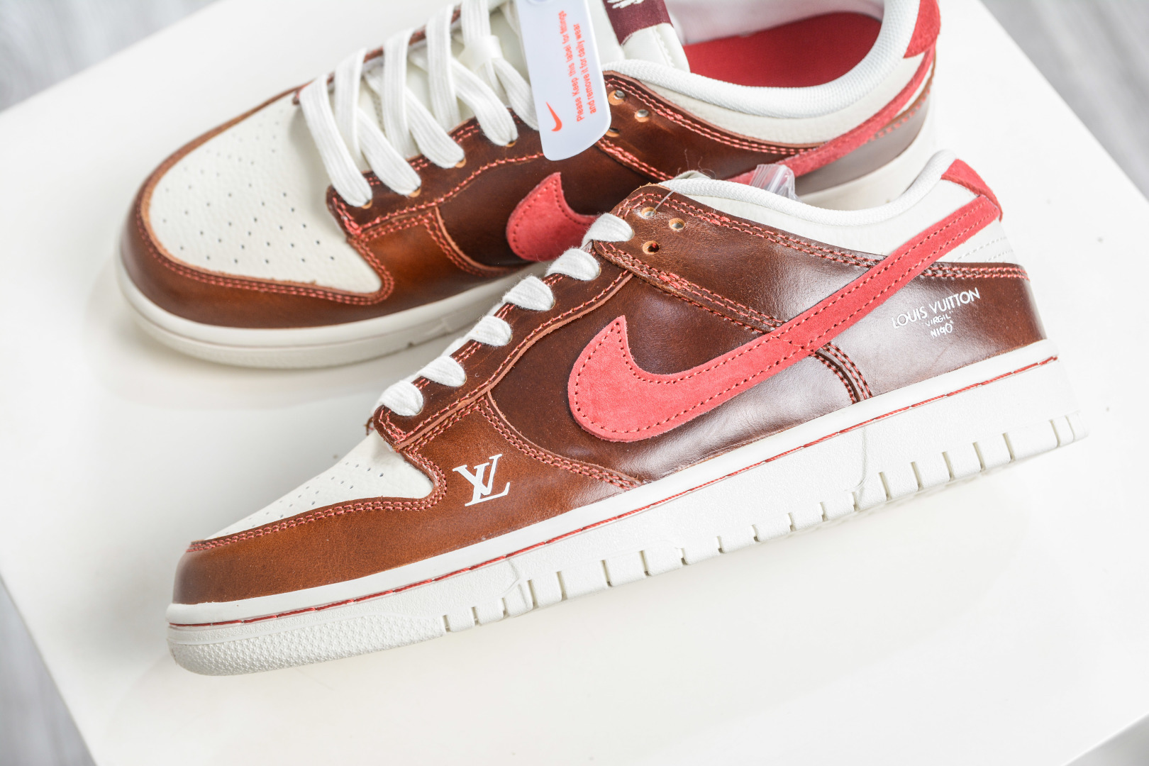 Nike SB Dunk Low x Louis Vuitton LV马年限定联名-酒红棕 DS6608-025 Nike SB Dunk Low x Louis Vuitton LV马年限定联名-酒红棕 DS6608-025