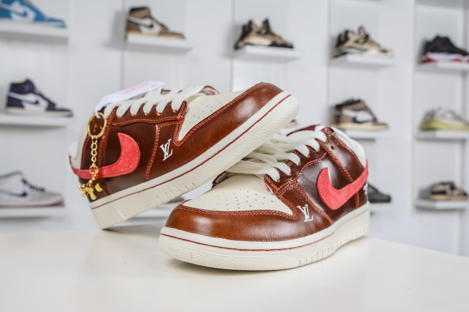 Nike SB Dunk Low x Louis Vuitton LV马年限定联名-酒红棕 DS6608-025 Nike SB Dunk Low x Louis Vuitton LV马年限定联名-酒红棕 DS6608-025