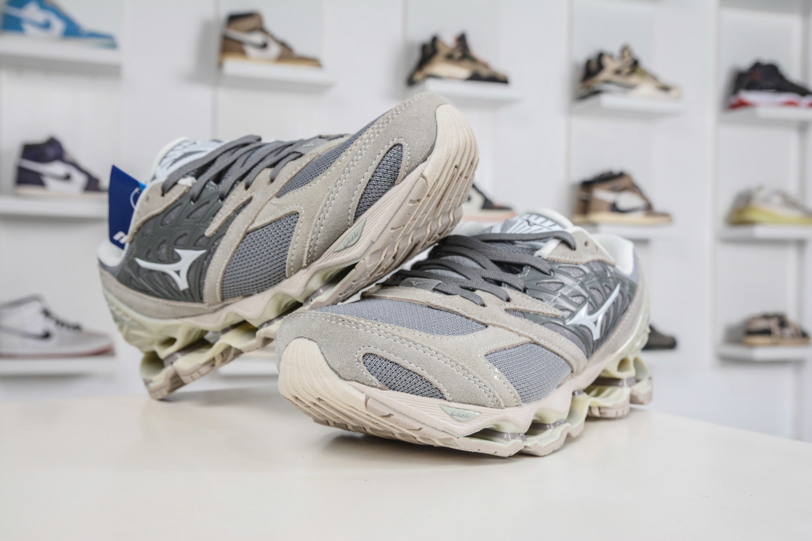 Mizuno 美津侬 WAVE PROPHECY 14S 复古时尚休闲舒适运动跑步鞋 D1GA22 Mizuno 美津侬 WAVE PROPHECY 14S 复古时尚休闲舒适运动跑步鞋 D1GA22