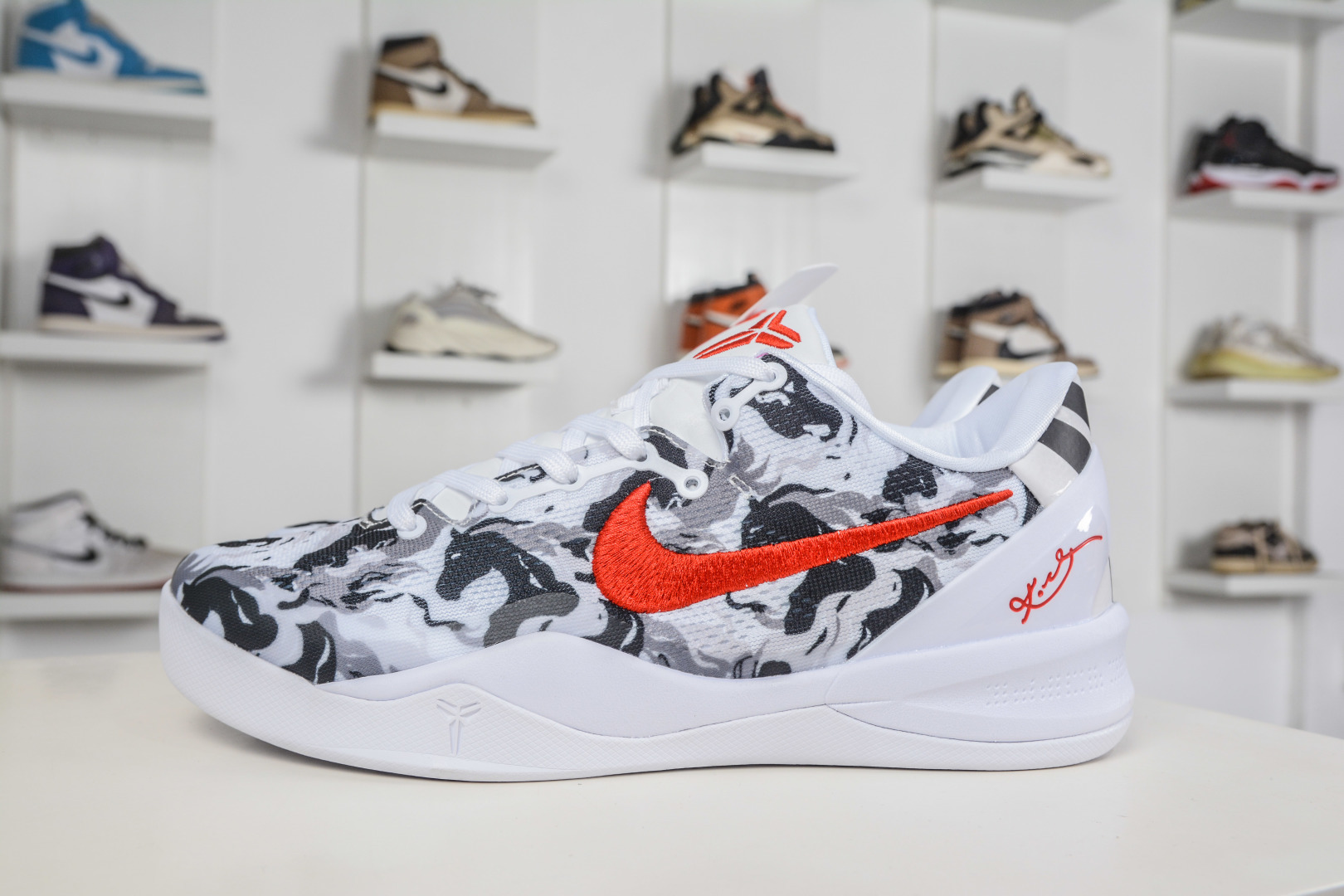 Nike Zoom Kobe VIII 马年限定 CNY新年款 低帮复刻实战运动低帮文化篮球鞋 HF2793-001 Nike Zoom Kobe VIII 马年限定 CNY新年款 低帮复刻实战运动低帮文化篮球鞋 HF2793-001
