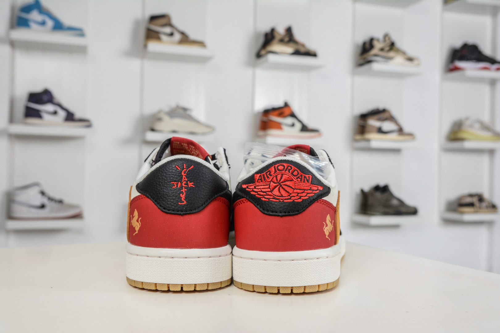 TS x Nike Air Jordan 1 Low 马年限定 白黑红金 DZ2688-128 TS x Nike Air Jordan 1 Low 马年限定 白黑红金 DZ2688-128