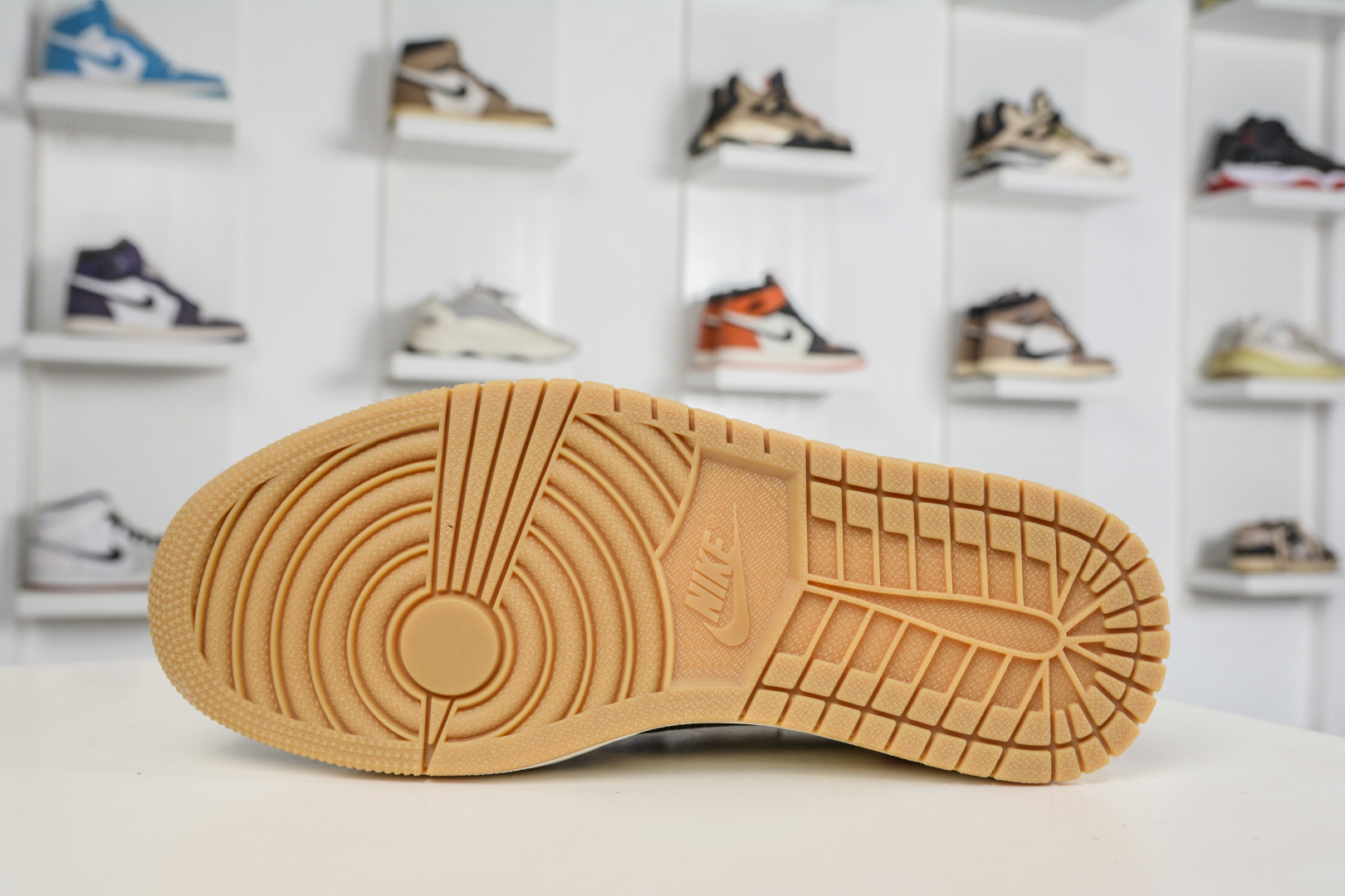 TS x Nike Air Jordan 1 Low 马年限定 白黑红金 DZ2688-128 TS x Nike Air Jordan 1 Low 马年限定 白黑红金 DZ2688-128