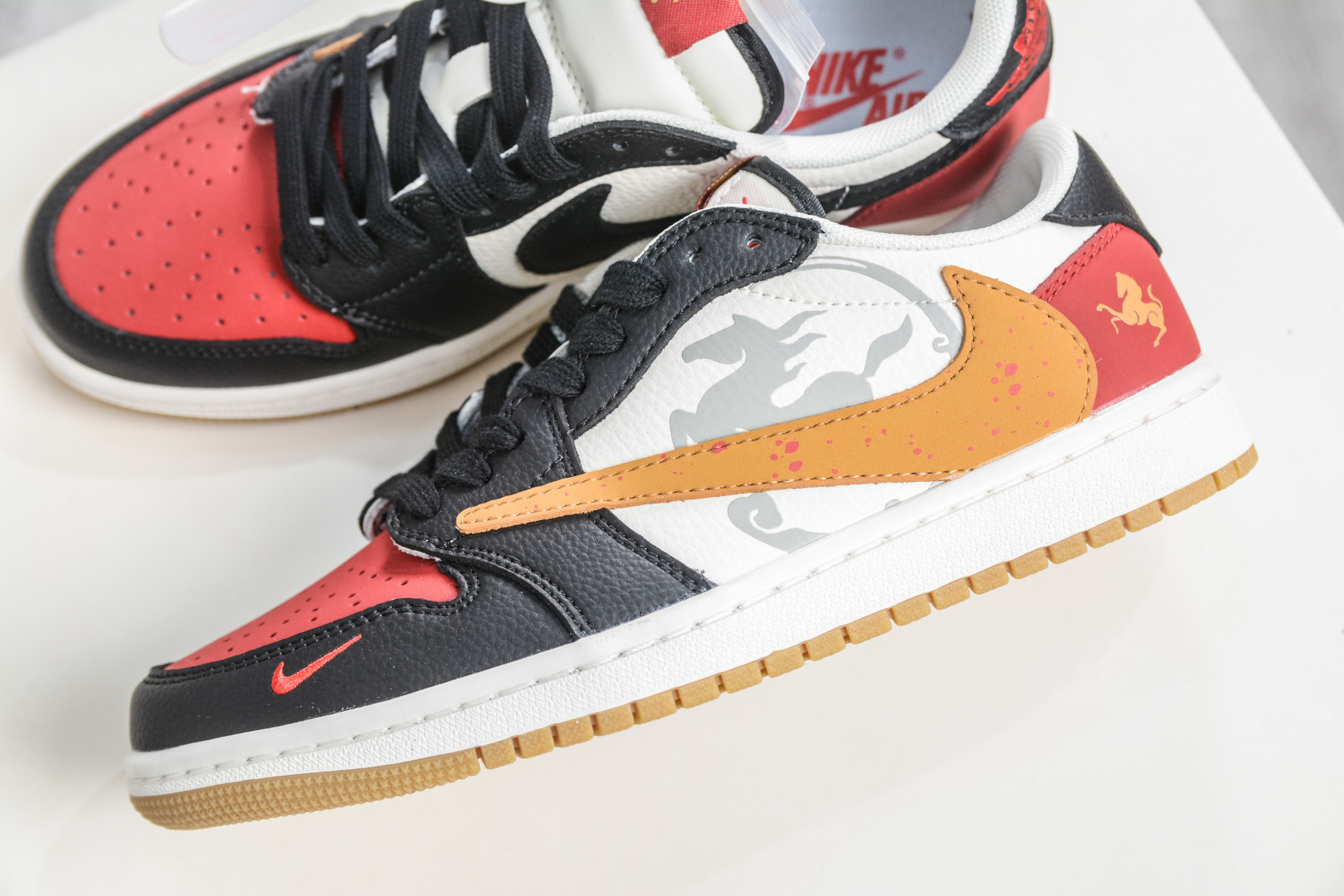 TS x Nike Air Jordan 1 Low 马年限定 白黑红金 DZ2688-128 TS x Nike Air Jordan 1 Low 马年限定 白黑红金 DZ2688-128