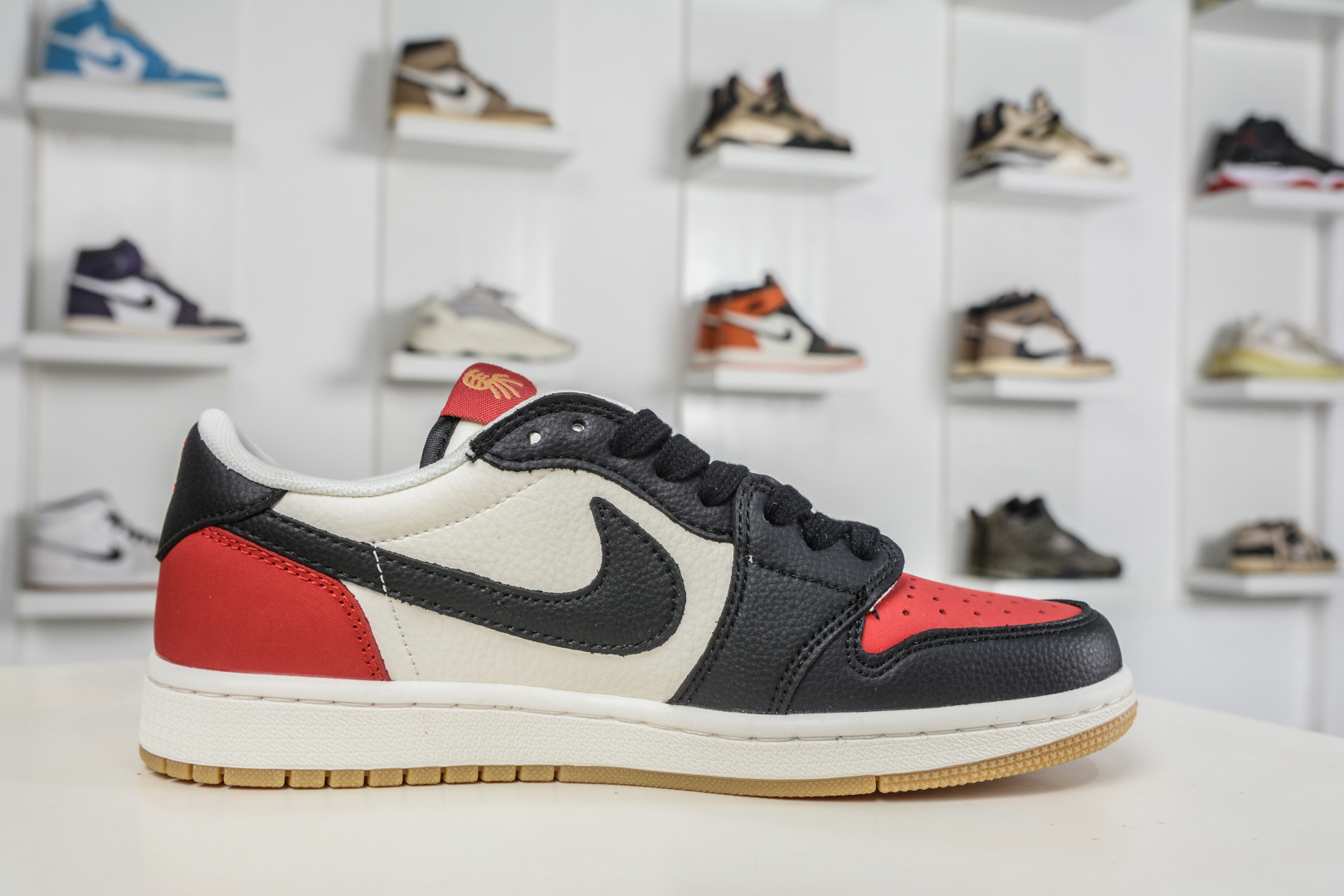 TS x Nike Air Jordan 1 Low 马年限定 白黑红金 DZ2688-128 TS x Nike Air Jordan 1 Low 马年限定 白黑红金 DZ2688-128