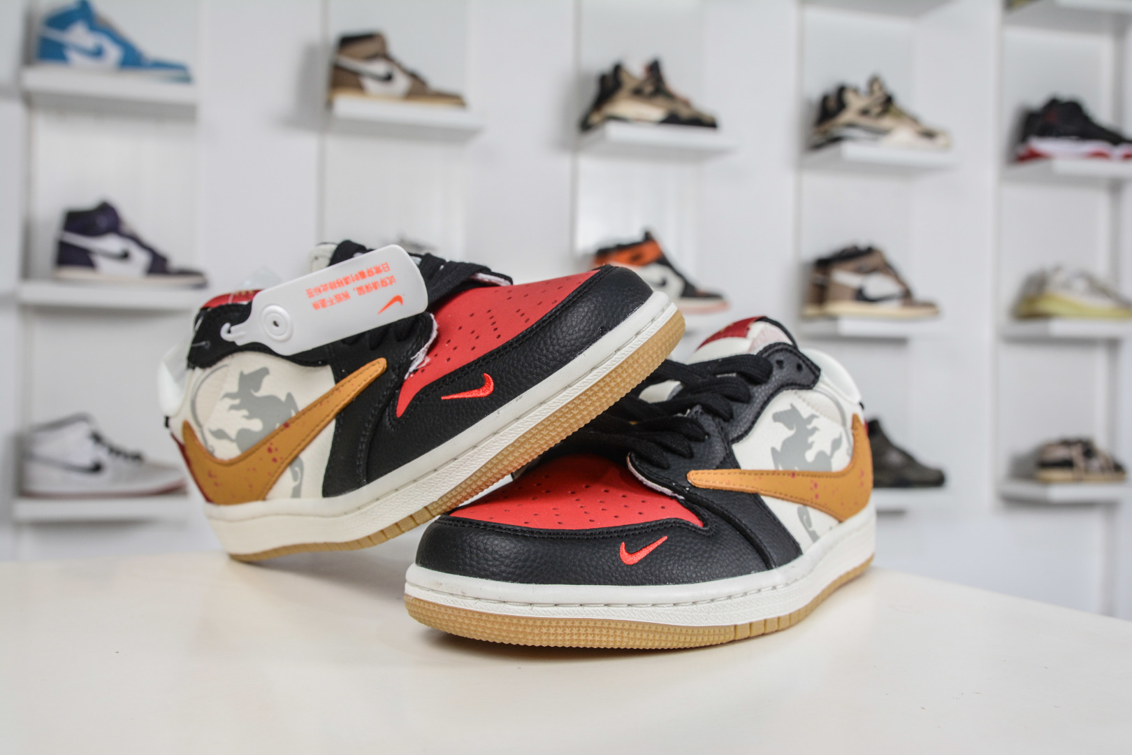 TS x Nike Air Jordan 1 Low 马年限定 白黑红金 DZ2688-128 TS x Nike Air Jordan 1 Low 马年限定 白黑红金 DZ2688-128