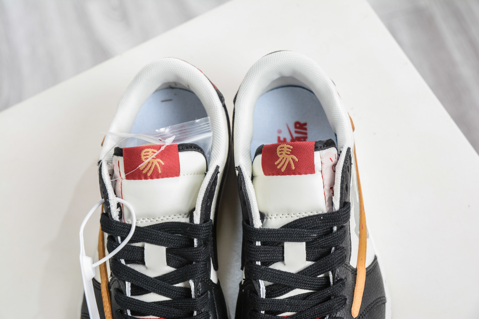 TS x Nike Air Jordan 1 Low 马年限定 白黑红金 DZ2688-128 TS x Nike Air Jordan 1 Low 马年限定 白黑红金 DZ2688-128