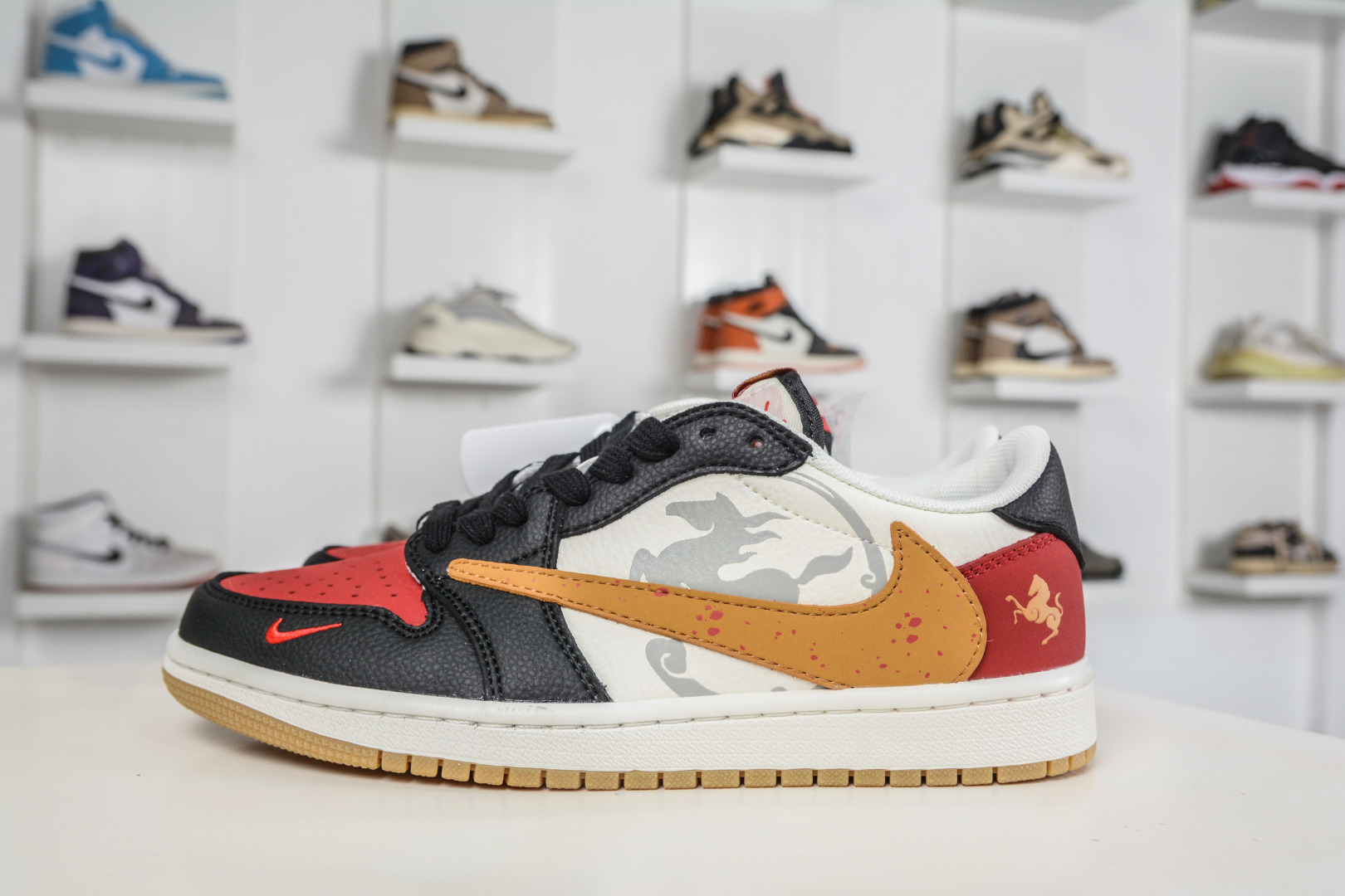 TS x Nike Air Jordan 1 Low 马年限定 白黑红金 DZ2688-128 TS x Nike Air Jordan 1 Low 马年限定 白黑红金 DZ2688-128