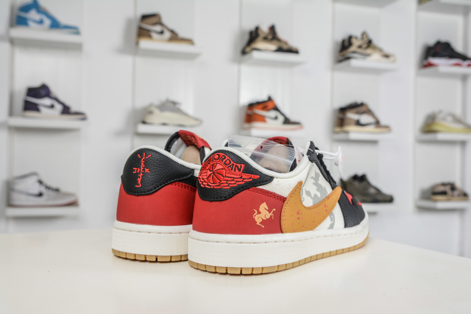 TS x Nike Air Jordan 1 Low 马年限定 白黑红金 DZ2688-128 TS x Nike Air Jordan 1 Low 马年限定 白黑红金 DZ2688-128