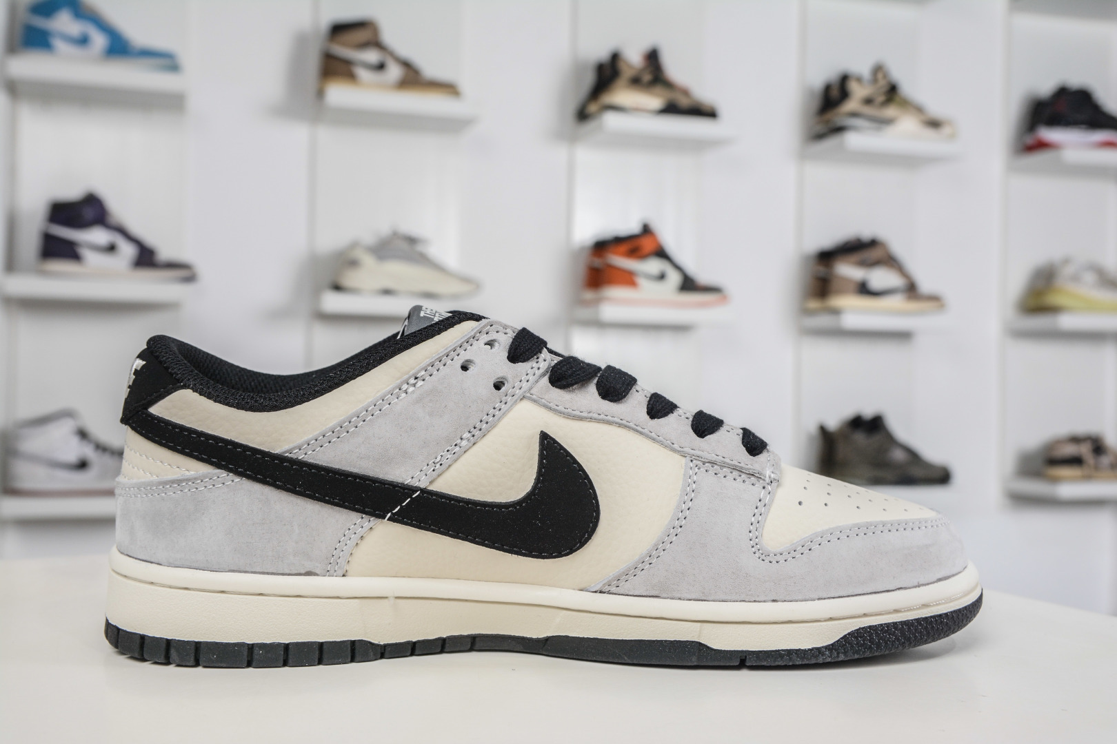 Nike SB Dunk Low x The North Face 北面联名-米灰黑 DN3168-032-Top High Quatity Cheap Sneakers Fashion Clothing Clothes Bags handbags Shoes of all Brand wholesale With The best Quality And Beautiful Price from China Factory Chinese suppliers wholesaler seller Nike SB Dunk Low x The North Face 北面联名-米灰黑 DN3168-032