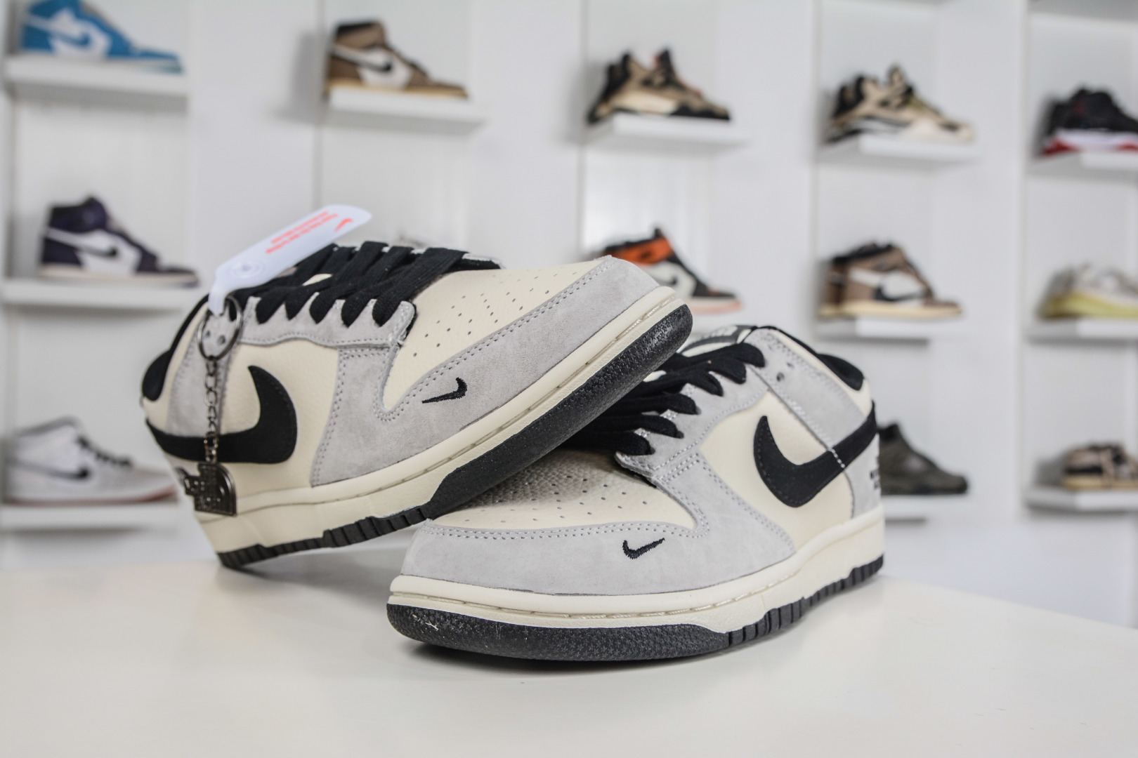 Nike SB Dunk Low x The North Face 北面联名-米灰黑 DN3168-032-Top High Quatity Cheap Sneakers Fashion Clothing Clothes Bags handbags Shoes of all Brand wholesale With The best Quality And Beautiful Price from China Factory Chinese suppliers wholesaler seller Nike SB Dunk Low x The North Face 北面联名-米灰黑 DN3168-032