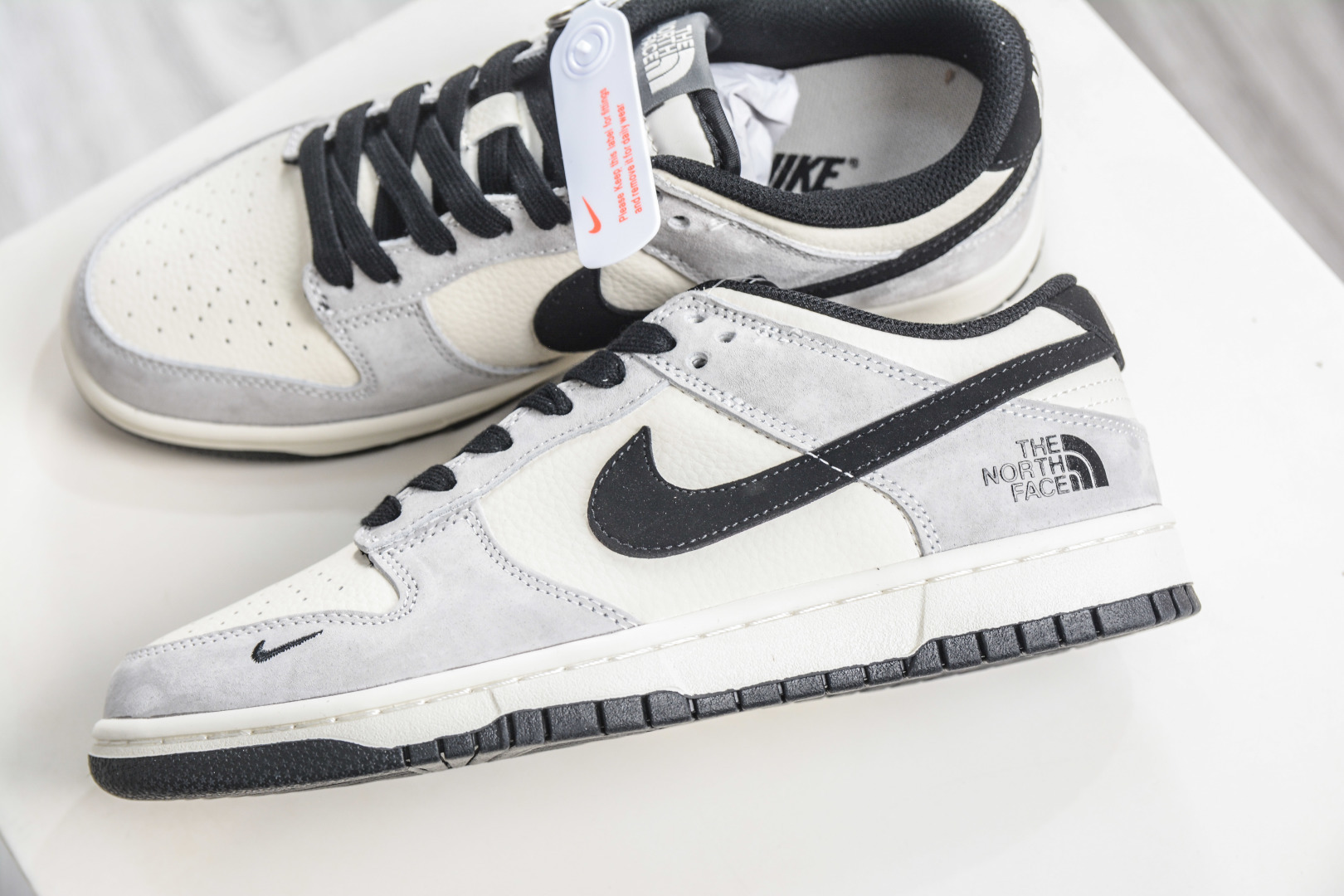 Nike SB Dunk Low x The North Face 北面联名-米灰黑 DN3168-032-Top High Quatity Cheap Sneakers Fashion Clothing Clothes Bags handbags Shoes of all Brand wholesale With The best Quality And Beautiful Price from China Factory Chinese suppliers wholesaler seller Nike SB Dunk Low x The North Face 北面联名-米灰黑 DN3168-032