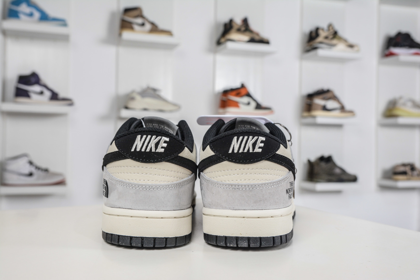 Nike SB Dunk Low x The North Face 北面联名-米灰黑 DN3168-032-Top High Quatity Cheap Sneakers Fashion Clothing Clothes Bags handbags Shoes of all Brand wholesale With The best Quality And Beautiful Price from China Factory Chinese suppliers wholesaler seller Nike SB Dunk Low x The North Face 北面联名-米灰黑 DN3168-032
