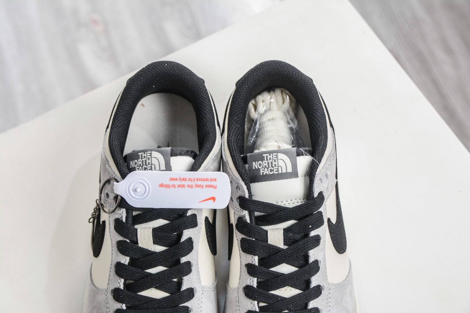 Nike SB Dunk Low x The North Face 北面联名-米灰黑 DN3168-032-Top High Quatity Cheap Sneakers Fashion Clothing Clothes Bags handbags Shoes of all Brand wholesale With The best Quality And Beautiful Price from China Factory Chinese suppliers wholesaler seller Nike SB Dunk Low x The North Face 北面联名-米灰黑 DN3168-032