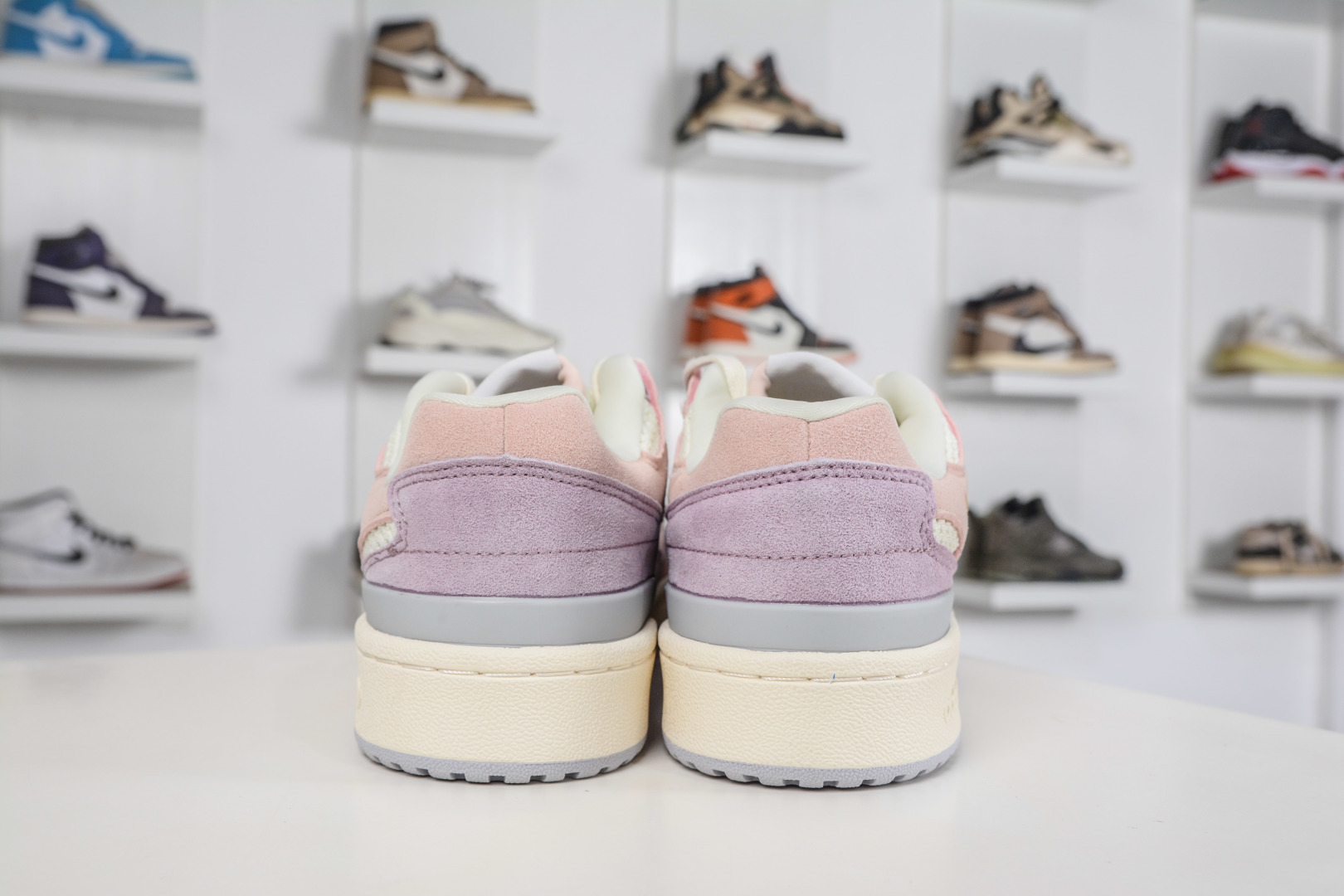 adidas Originals Forum 低帮百搭潮流休闲运动板鞋 JP5891 adidas Originals Forum 低帮百搭潮流休闲运动板鞋 JP5891