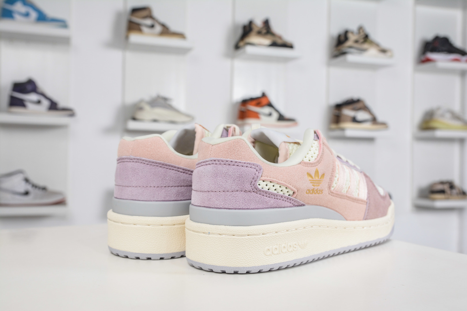 adidas Originals Forum 低帮百搭潮流休闲运动板鞋 JP5891 adidas Originals Forum 低帮百搭潮流休闲运动板鞋 JP5891
