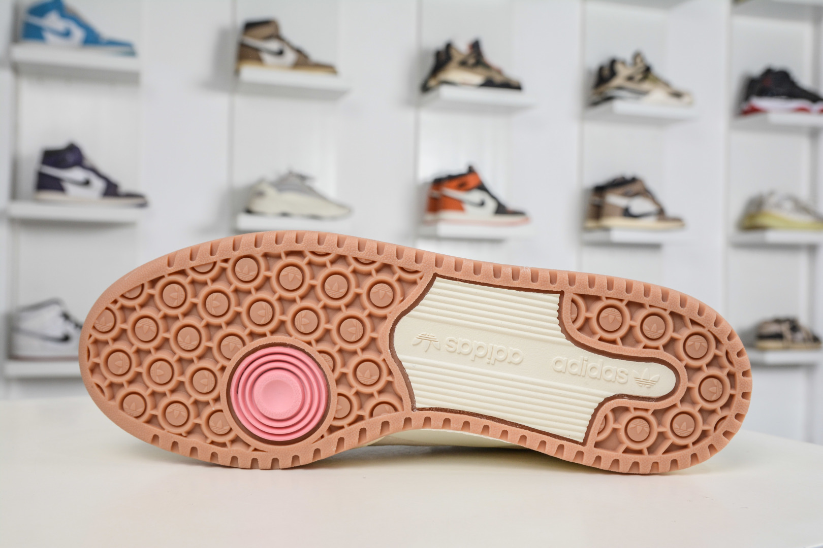 adidas Originals Forum 低帮百搭潮流休闲运动板鞋 FY7998-Top High Quatity Cheap Sneakers Fashion Clothing Clothes Bags handbags Shoes of all Brand wholesale With The best Quality And Beautiful Price from China Factory Chinese suppliers wholesaler seller adidas Originals Forum 低帮百搭潮流休闲运动板鞋 FY7998