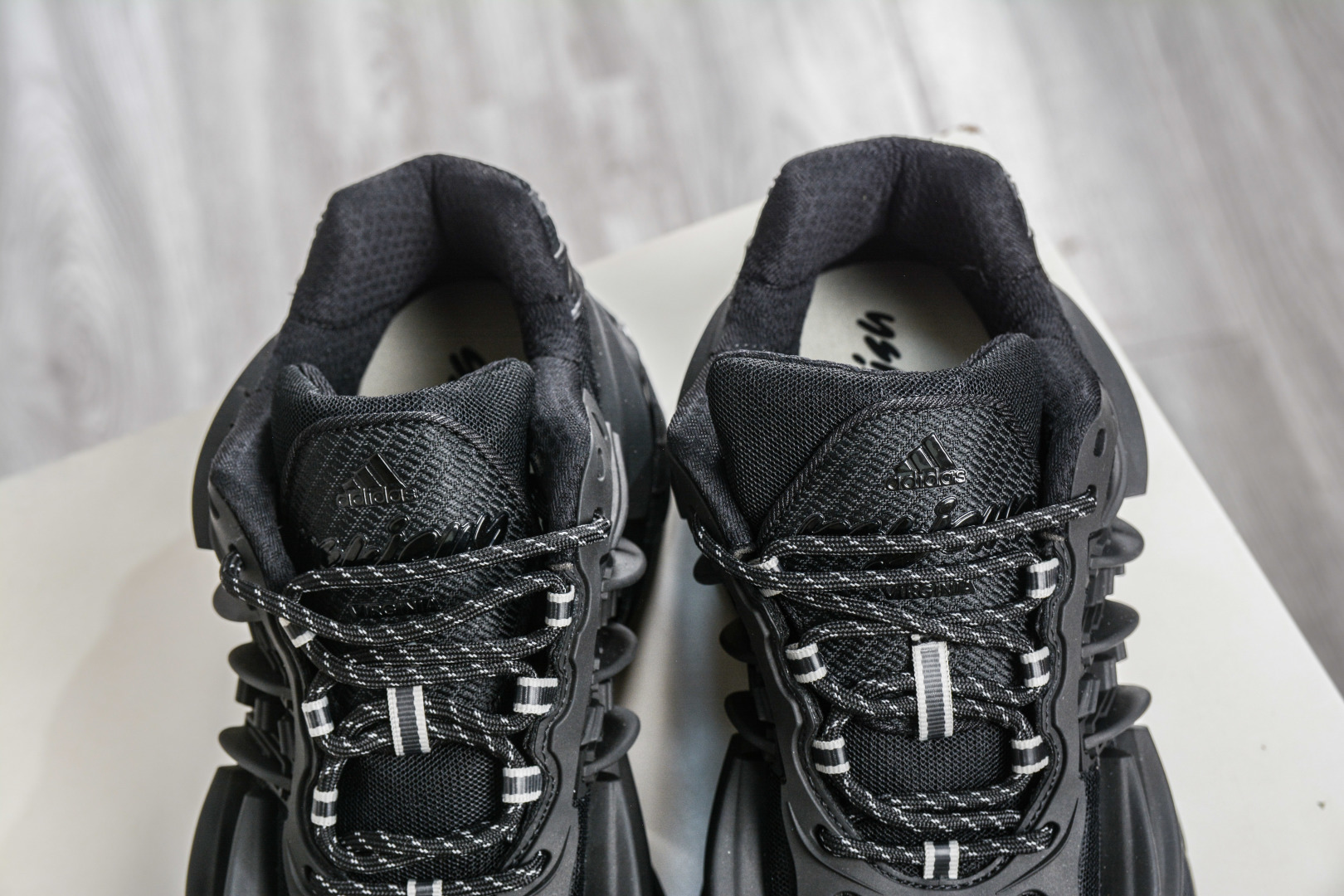 Pharrell Williams x Adidas Virgina AdiJellyfish 阿迪之星水母系列系列低帮老爹风复古透气缓震休闲运动慢跑鞋 JP6759 Pharrell Williams x Adidas Virgina AdiJellyfish 阿迪之星水母系列系列低帮老爹风复古透气缓震休闲运动慢跑鞋 JP6759