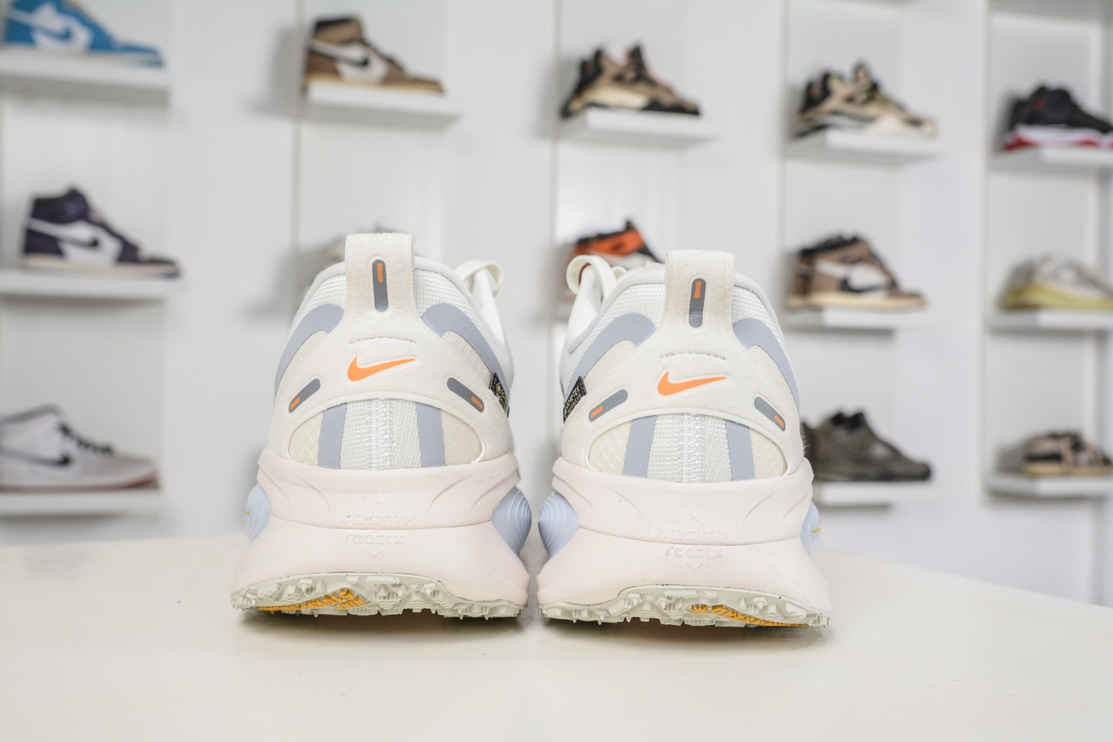 Nike Air Zoom Vomero 18 GTX 全新科技提前原鞋开发 HQ7002-100