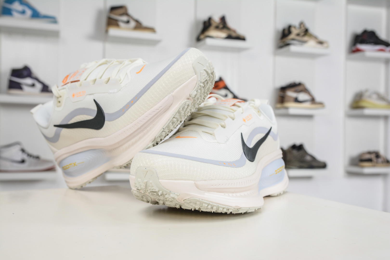 Nike Air Zoom Vomero 18 GTX 全新科技提前原鞋开发 HQ7002-100