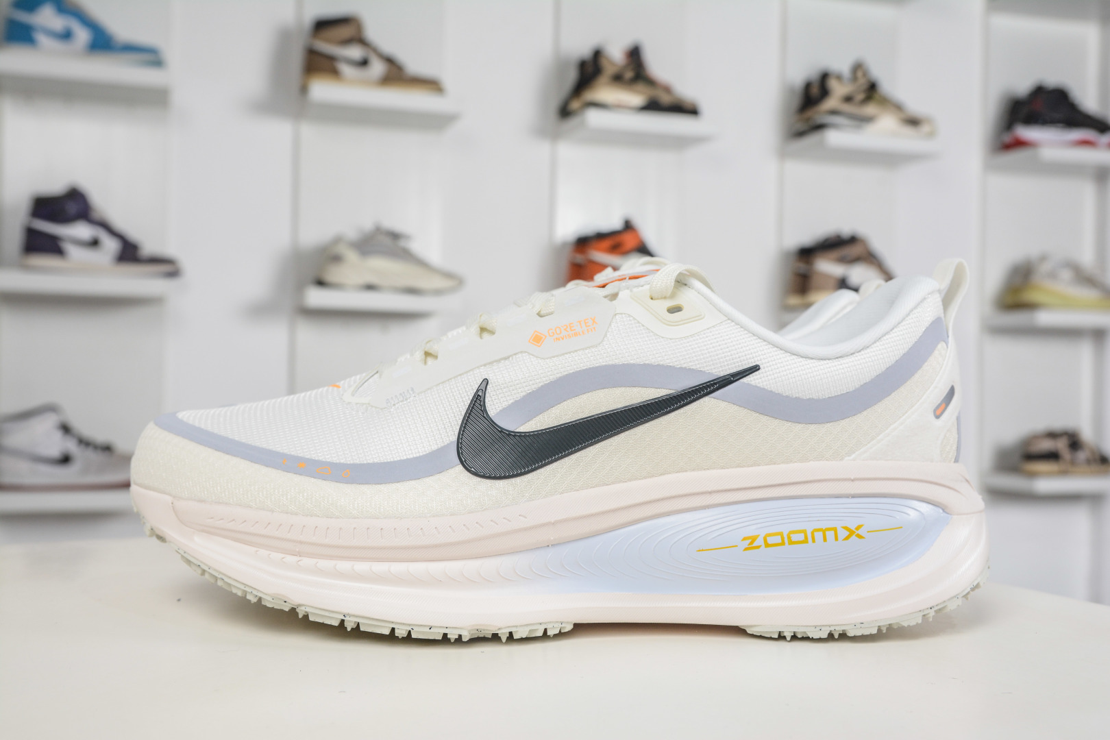Nike Air Zoom Vomero 18 GTX 全新科技提前原鞋开发 HQ7002-100