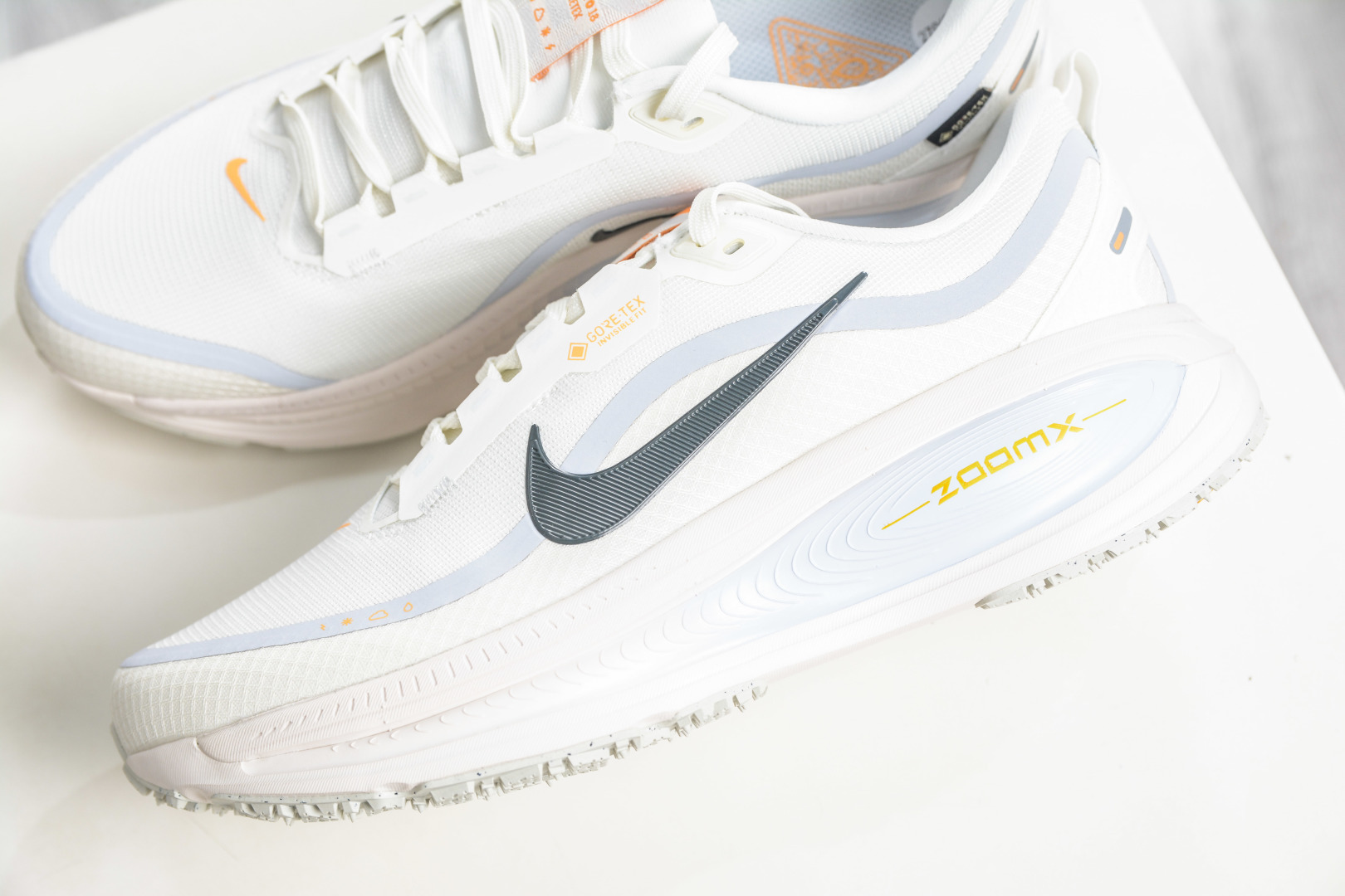 Nike Air Zoom Vomero 18 GTX 全新科技提前原鞋开发 HQ7002-100