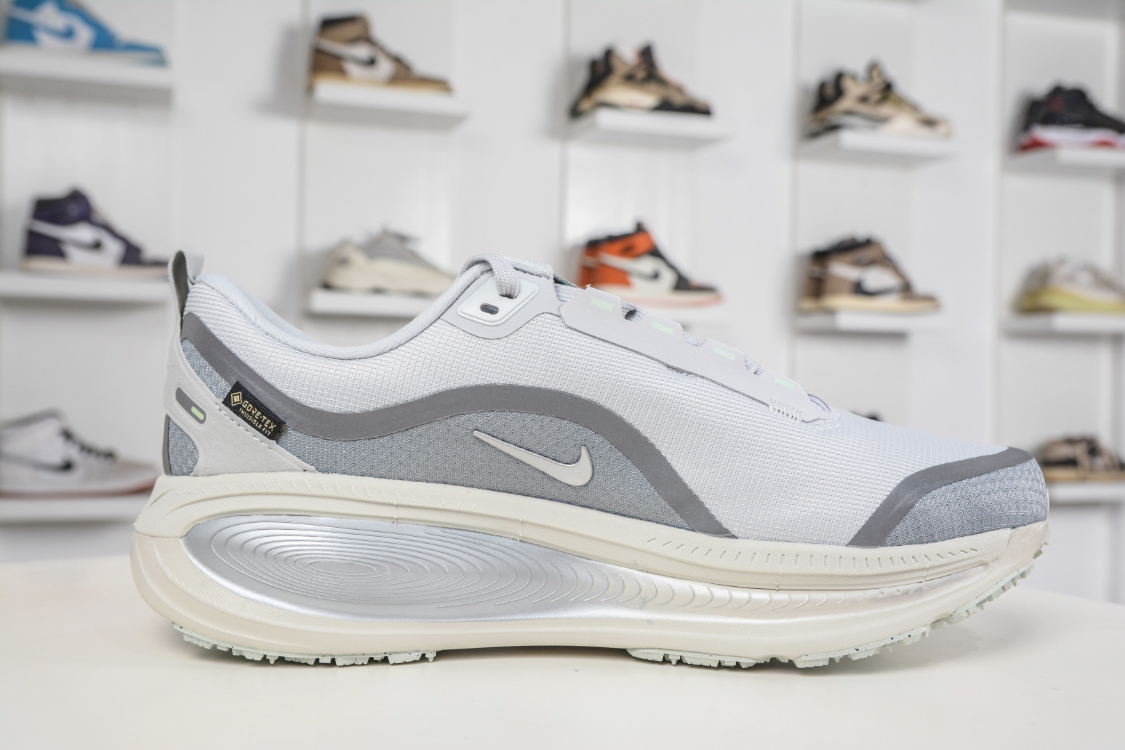 Nike Air Zoom Vomero 18 GTX 全新科技提前原鞋开发 HQ7001-003 Nike Air Zoom Vomero 18 GTX 全新科技提前原鞋开发 HQ7001-003