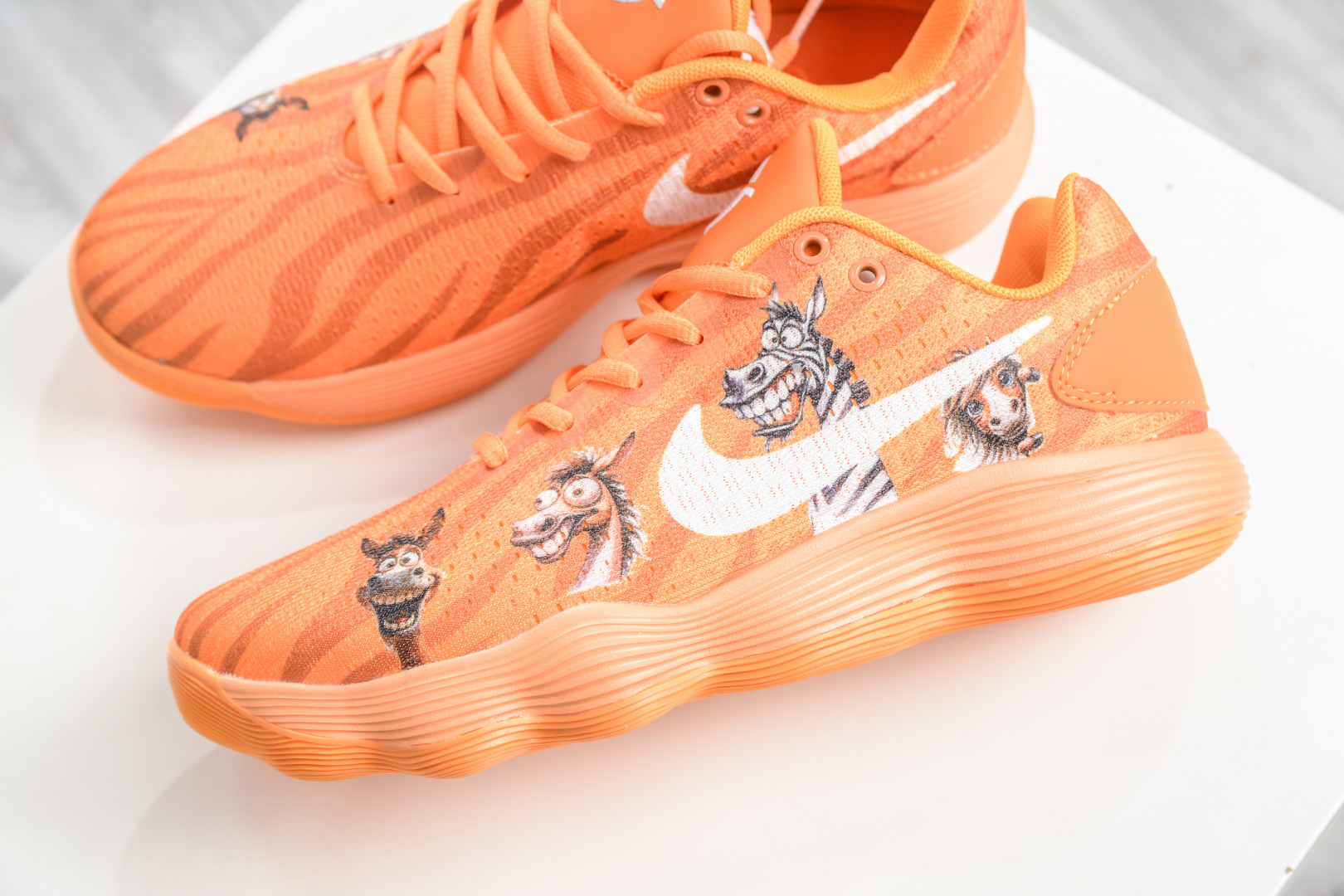 NK React Hyperdunk 2017 Low EP 马年限定 低帮实战篮球鞋 897637-009-Top High Quatity Cheap Sneakers Fashion Clothing Clothes Bags handbags Shoes of all Brand wholesale With The best Quality And Beautiful Price from China Factory Chinese suppliers wholesaler seller NK React Hyperdunk 2017 Low EP 马年限定 低帮实战篮球鞋 897637-009